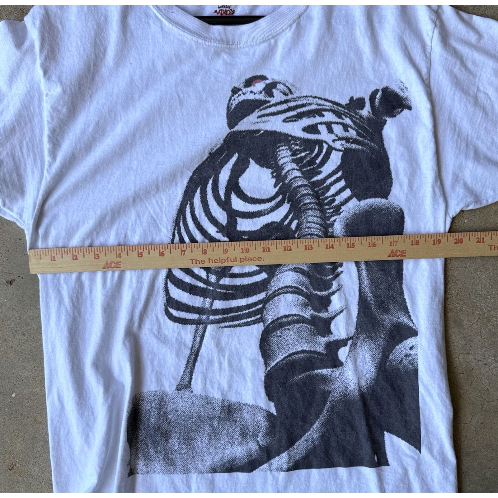 Vintage VINTAGE Works Of Madness Colossal Skeleton T Shirt Made In USA ASTRO World Trippie Emo L White Unisex Adults Mens Women Size US L / EU 52-54 / 3 - 5 Thumbnail