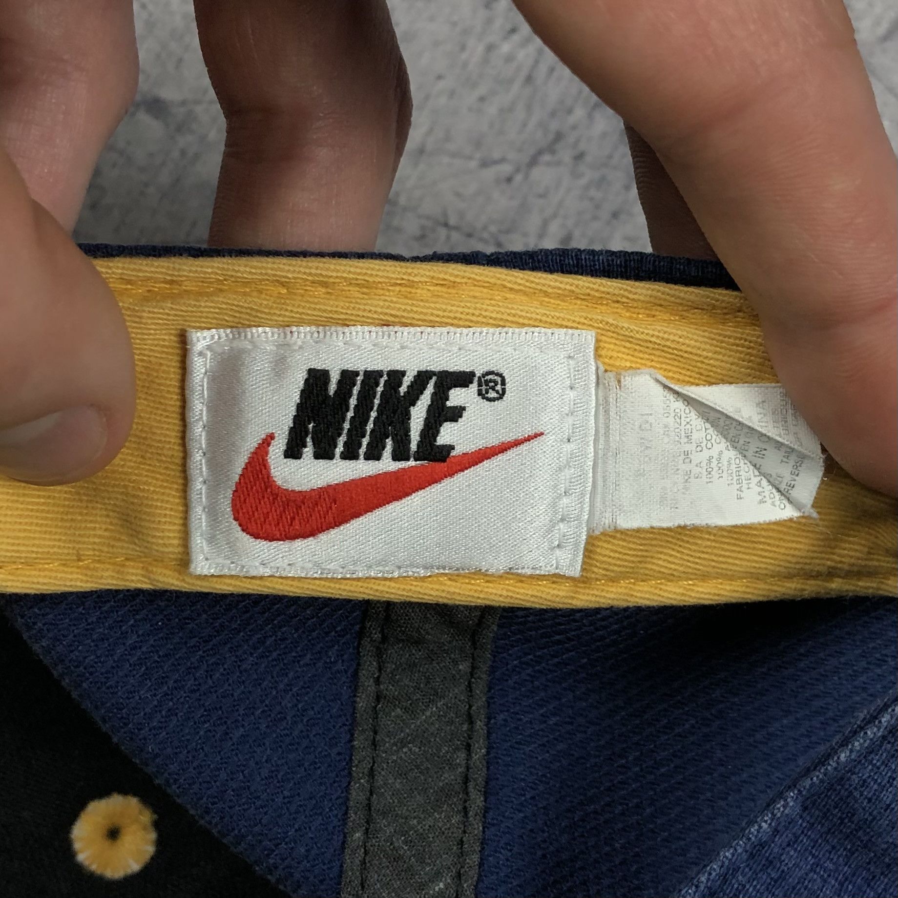 Nike Rare 90s Nike Centre logo Double Colour Vintage Cap Size ONE SIZE - 8 Thumbnail