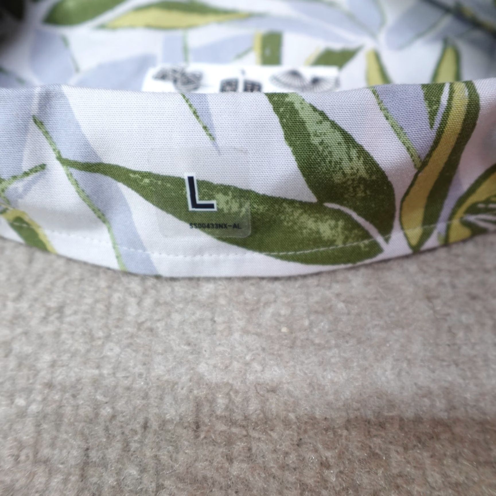 Uniqlo VINTAGE Uniqlo Hawaiian Shirt Blue Green Floral Loop Collar NEW Size US L / EU 52-54 / 3 - 4 Thumbnail