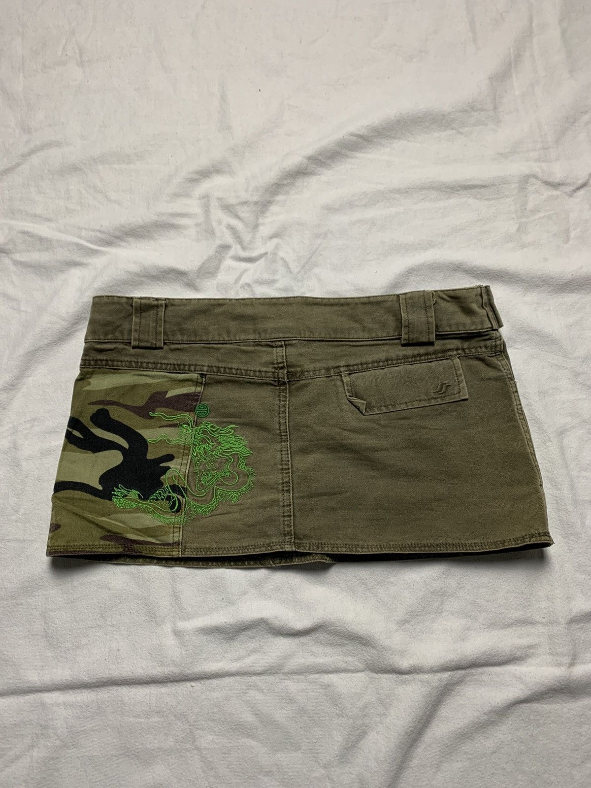 Japanese Brand × Vintage 2000S AVANT GARDE DRAGON PRINTED CAMO MINI SKIRT Size 31" - 2 Thumbnail