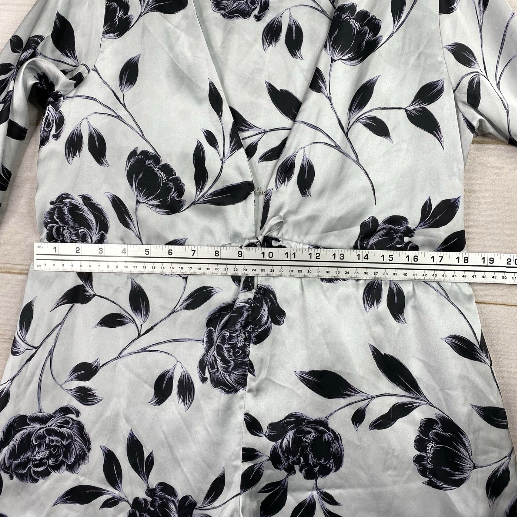 Show Me Your MuMu VINTAGE Show Me Your MuMu Romper Shirt Womens XS Silver Satin Floral Long Sleeve V Neck Bohemian 90s Theme Girls/Adults? Size XS / US 0-2 / IT 36-38 - 7 Thumbnail