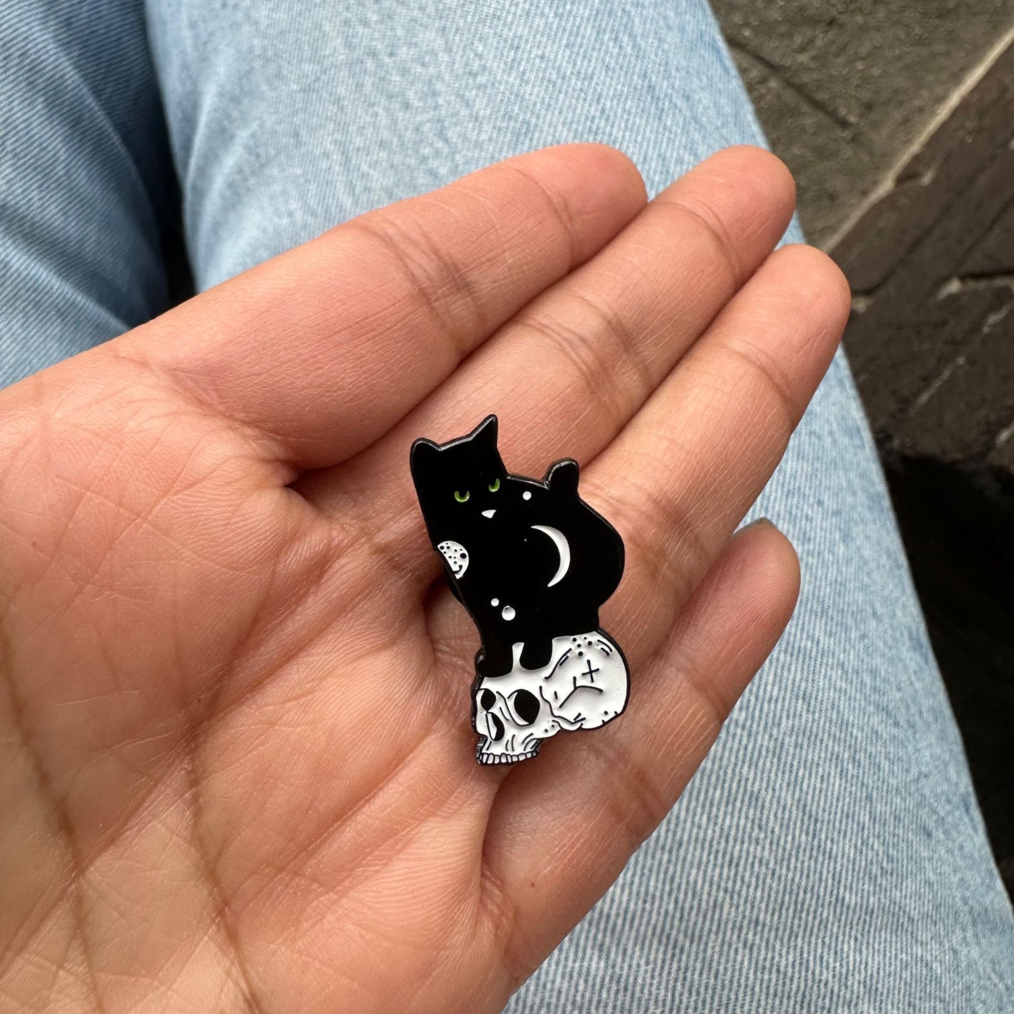 Other ☀️Enamel Pin Black Cat Skull Moon Green Eyes Keeper of Death Size ONE SIZE - 2 Thumbnail