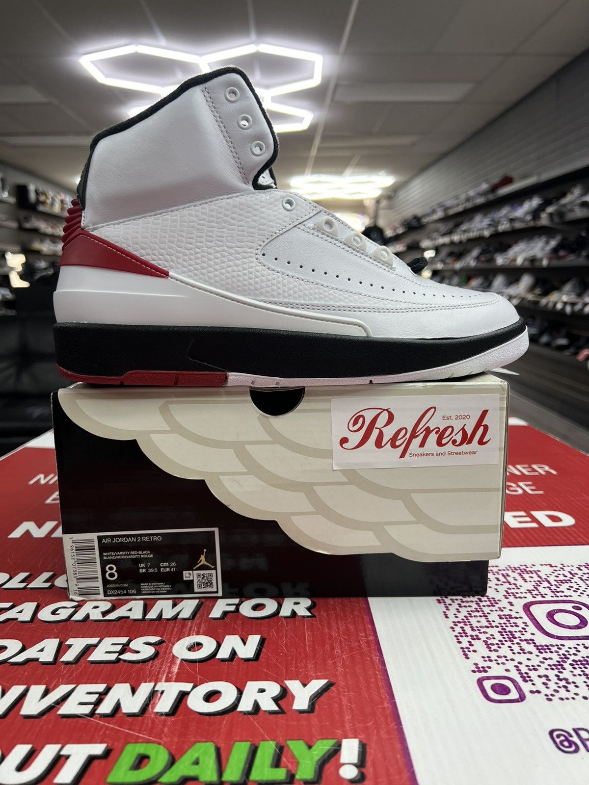 Jordan Brand Air Jordan 2 Chicago Size 8 Size US 8 / EU 41 - 1 Thumbnail