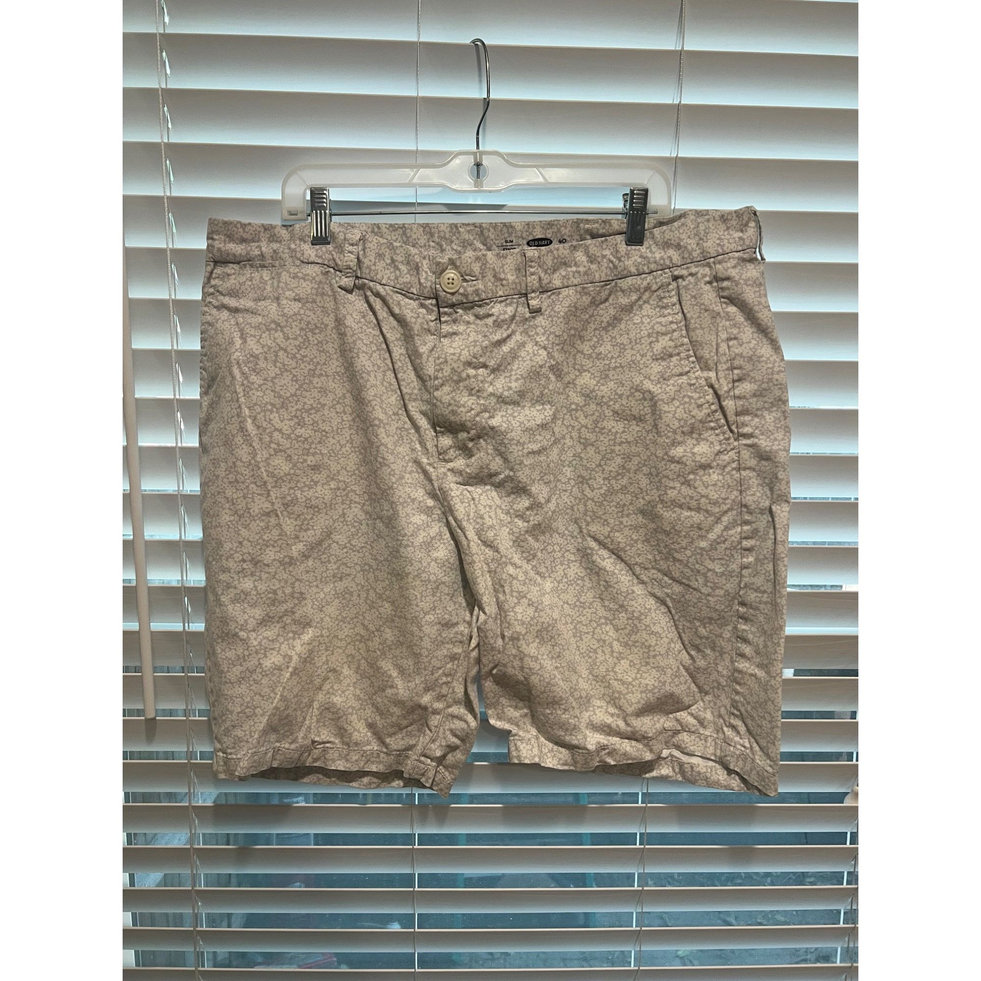 Old Navy Old Navy Floral Shorts - Size 40 Size US 40 / EU 56 - 1 Thumbnail
