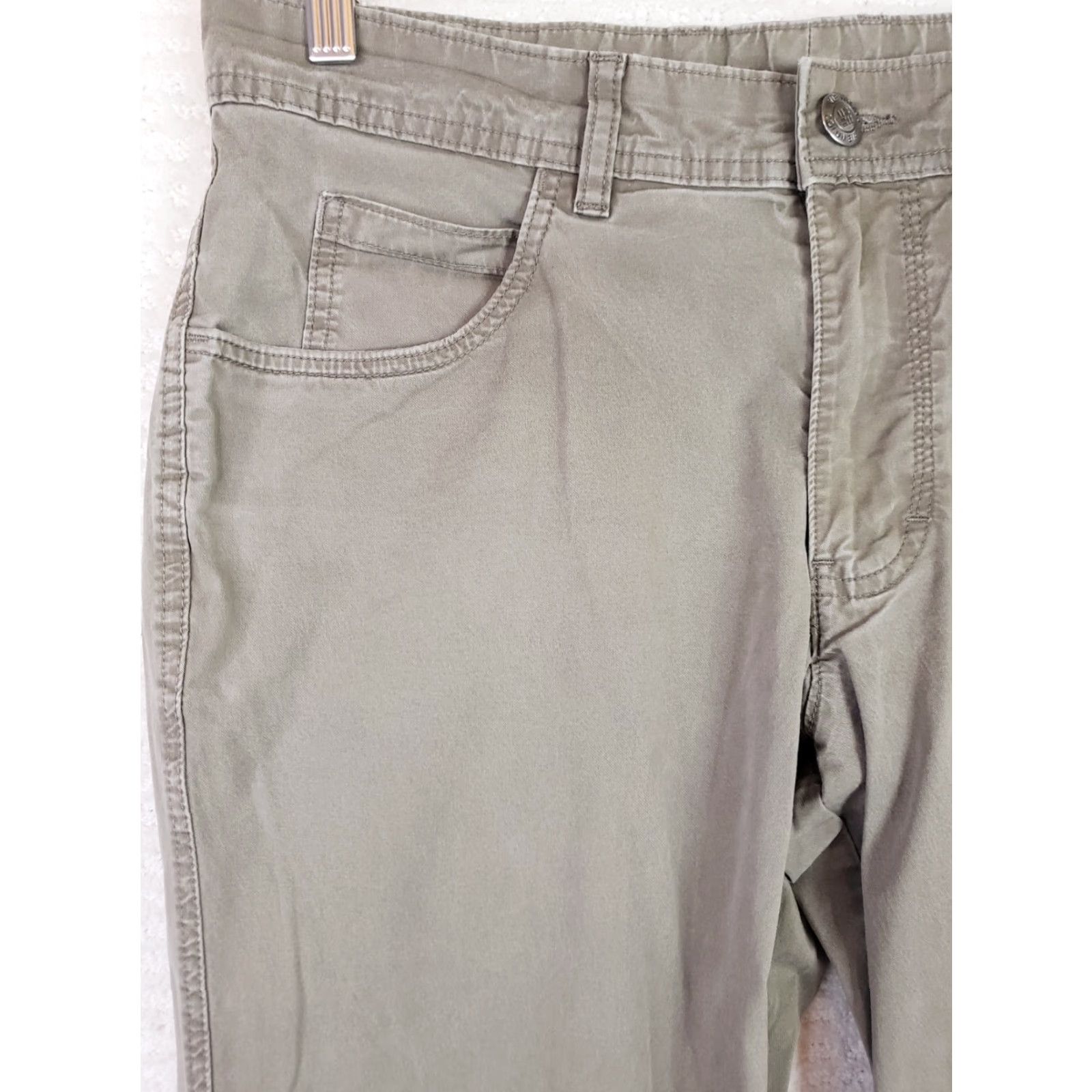 Vintage Columbia Pants Men's 32x34 Chino Straight Leg 5-Pocket Zip Closure Green Khaki Casual Workwear Travel Outdoor Reactivation.Unsupported Size US 32 / EU 48 - 3 Thumbnail