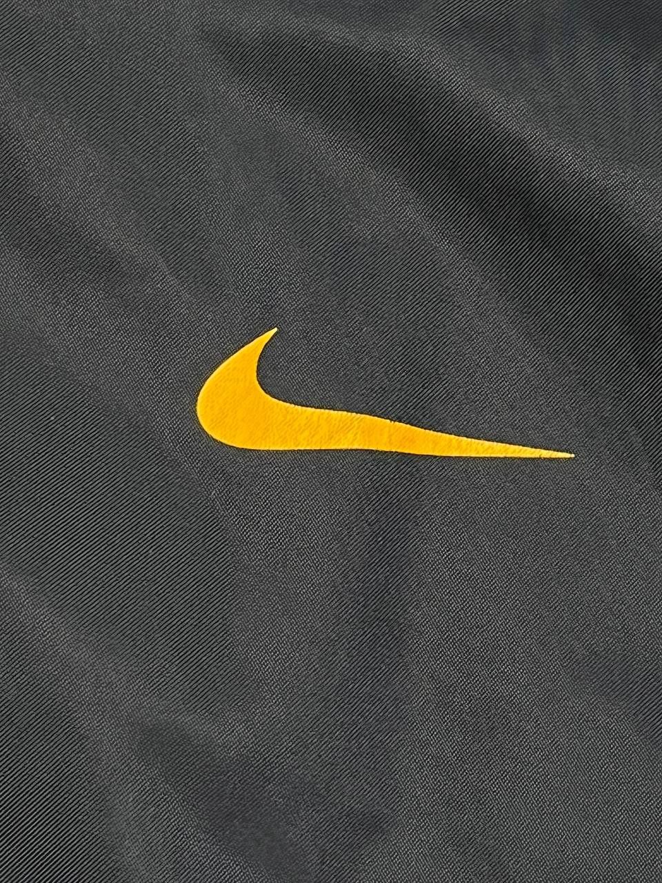 Nike Vintage Nike Windbreaker Track Jacket Big Logo Men Size US M / EU 48-50 / 2 - 7 Thumbnail
