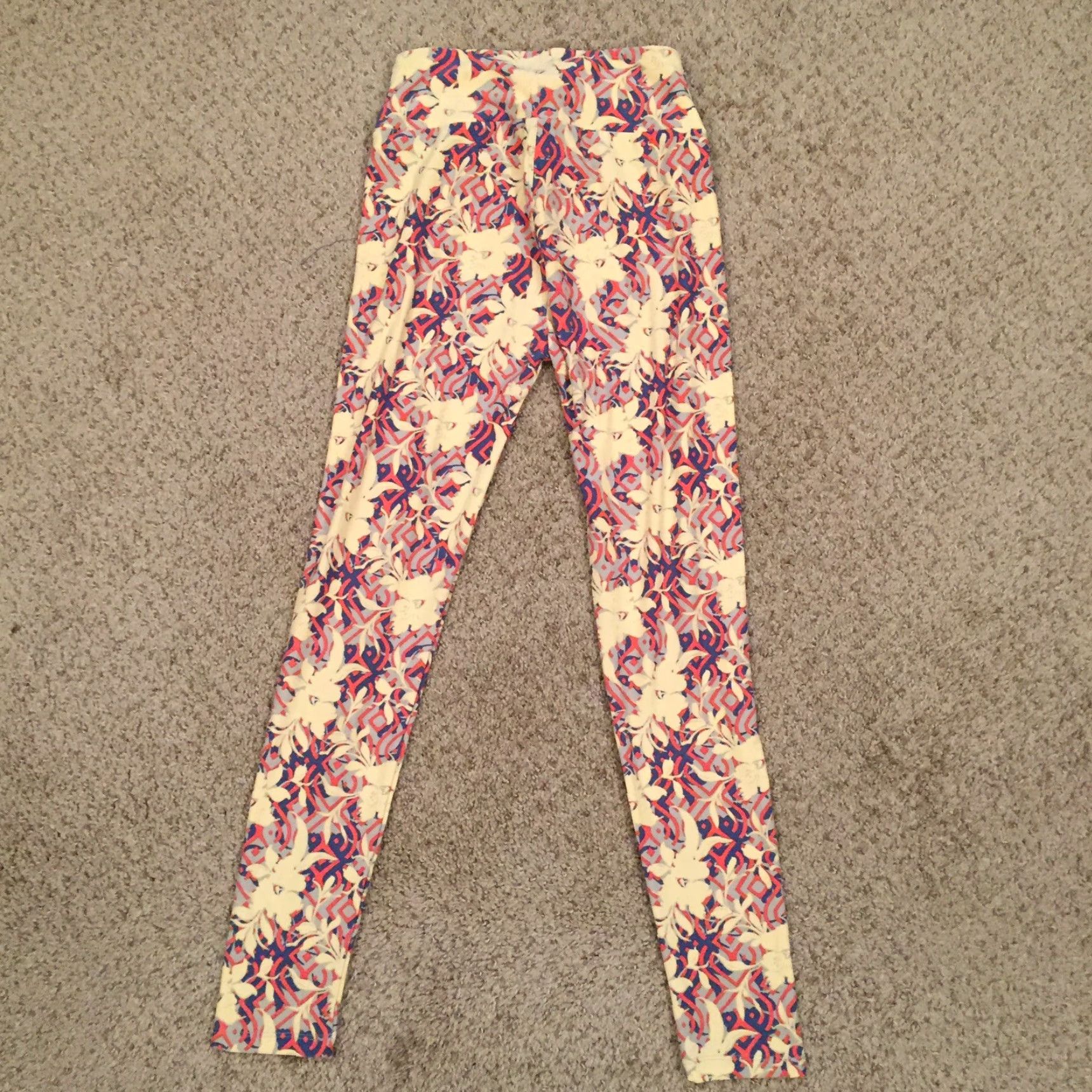 Vintage VINTAGE LuLaRoe One Size OS Yellow Floral Leggings NWOT Size 42" / US 20 - 6 Thumbnail
