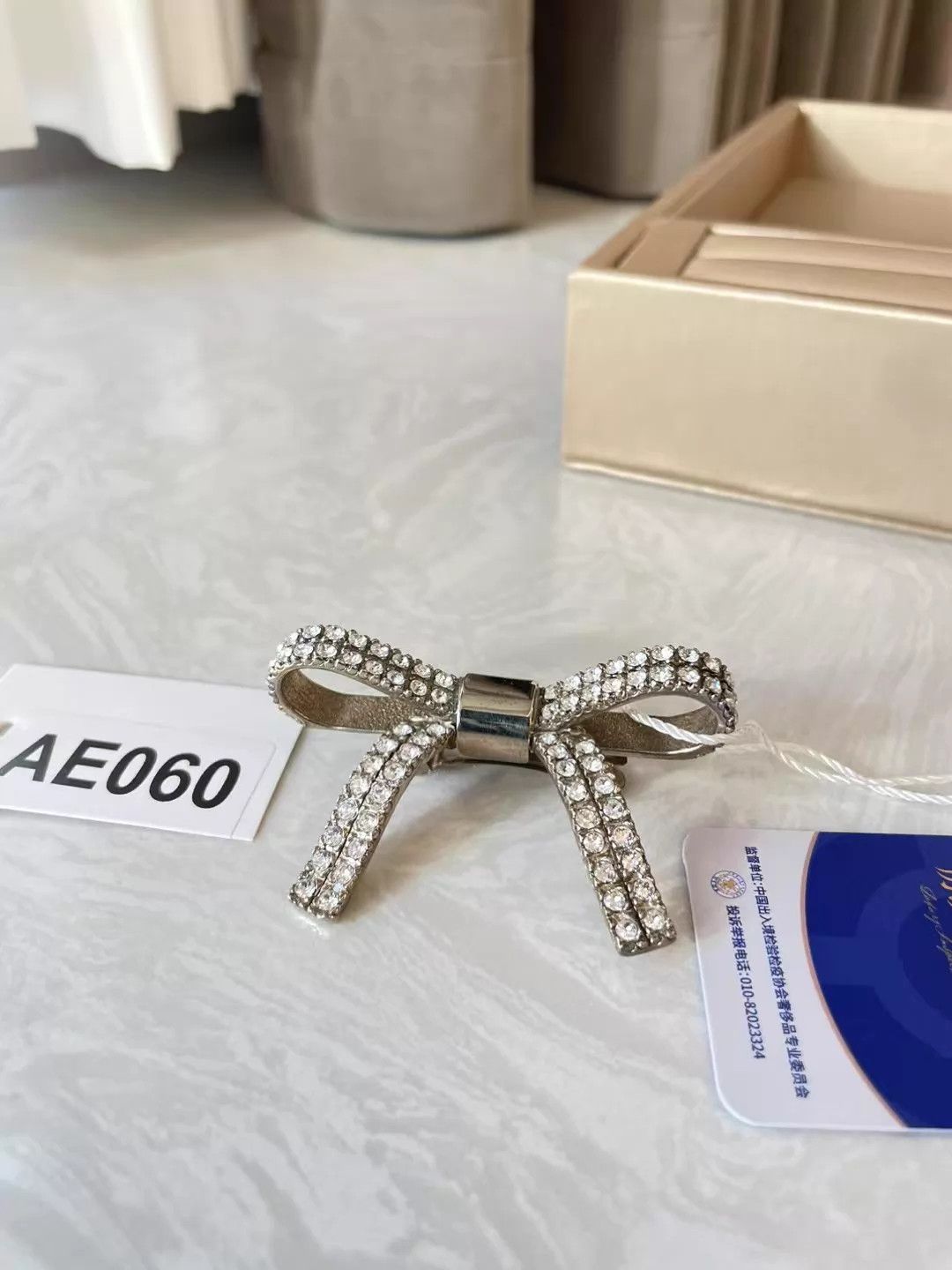 Miu Miu MIU MIU Crystal Hair Clip 6cm W x 4cm H AE060 Size ONE SIZE - 1 Thumbnail