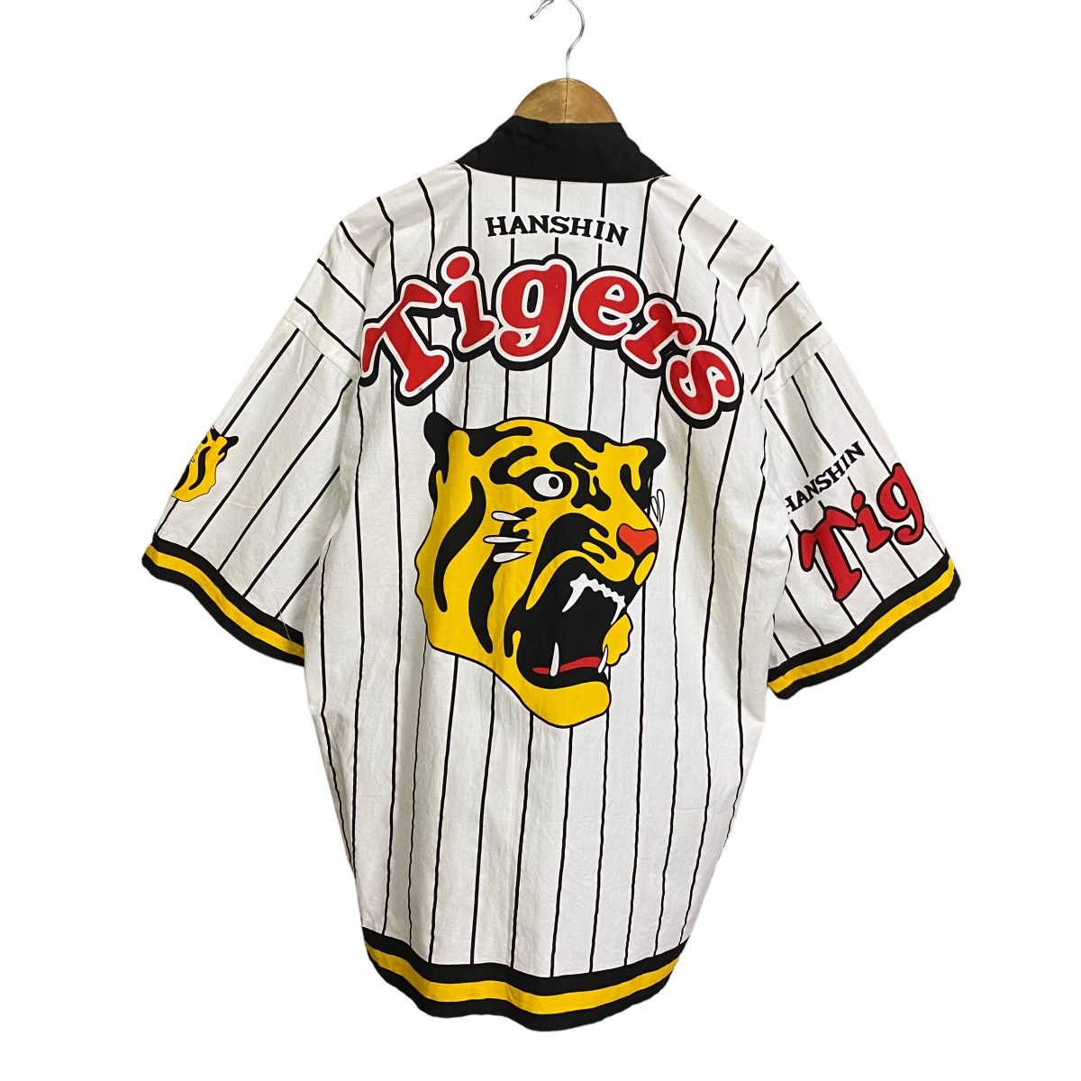 image of Vintage Hanshin Tigers Sanjuro Kimono Style Big Logo Jacket in White, Men's (Size Medium)