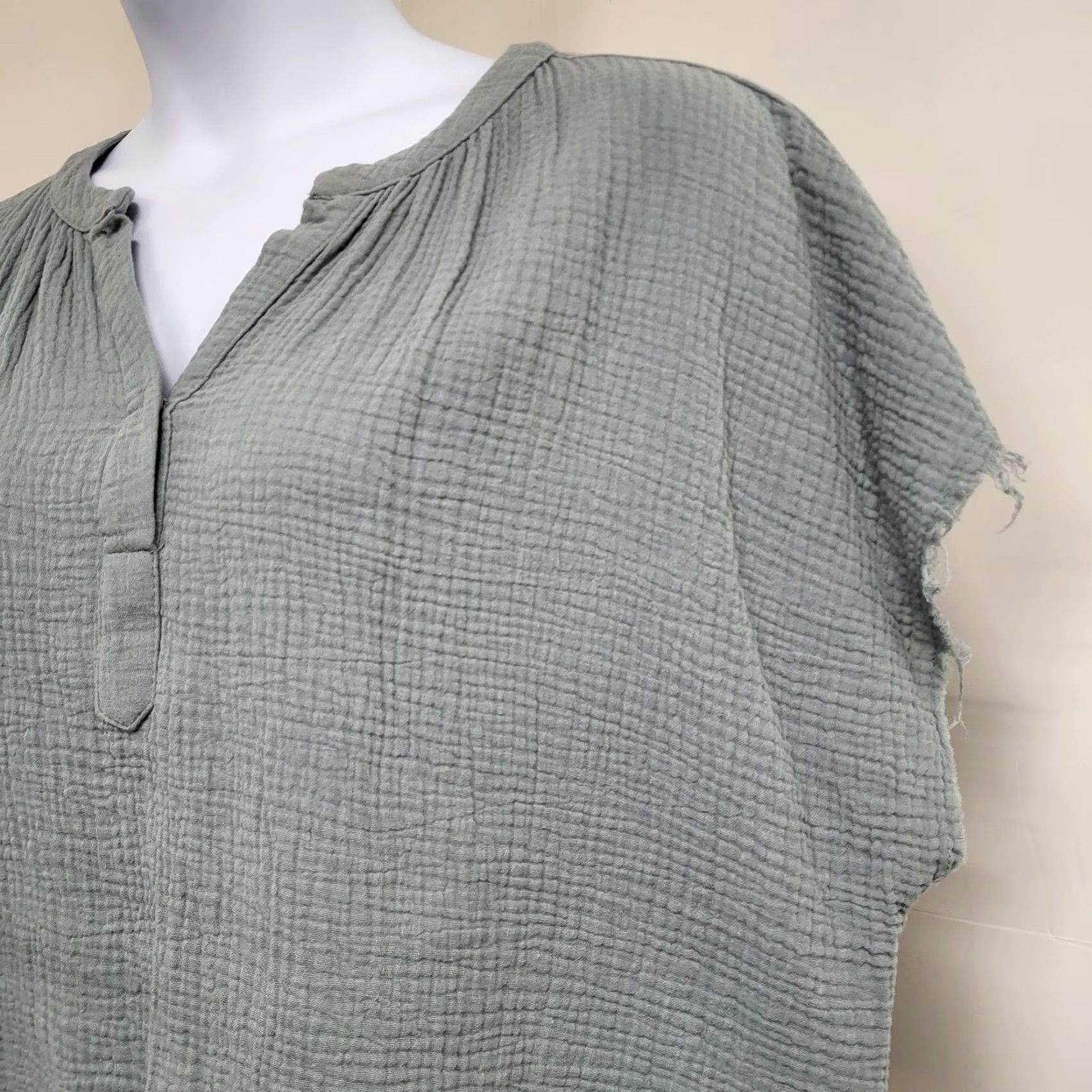 Vintage GeeGee Blouse Women's 3XL 100% Cotton Gauze Collared Short Sleeve Raw Hem Green breathable, lightweight, machine washable, classic, casual, business Size XXL / US 16-18 / IT 52-54 - 2 Thumbnail