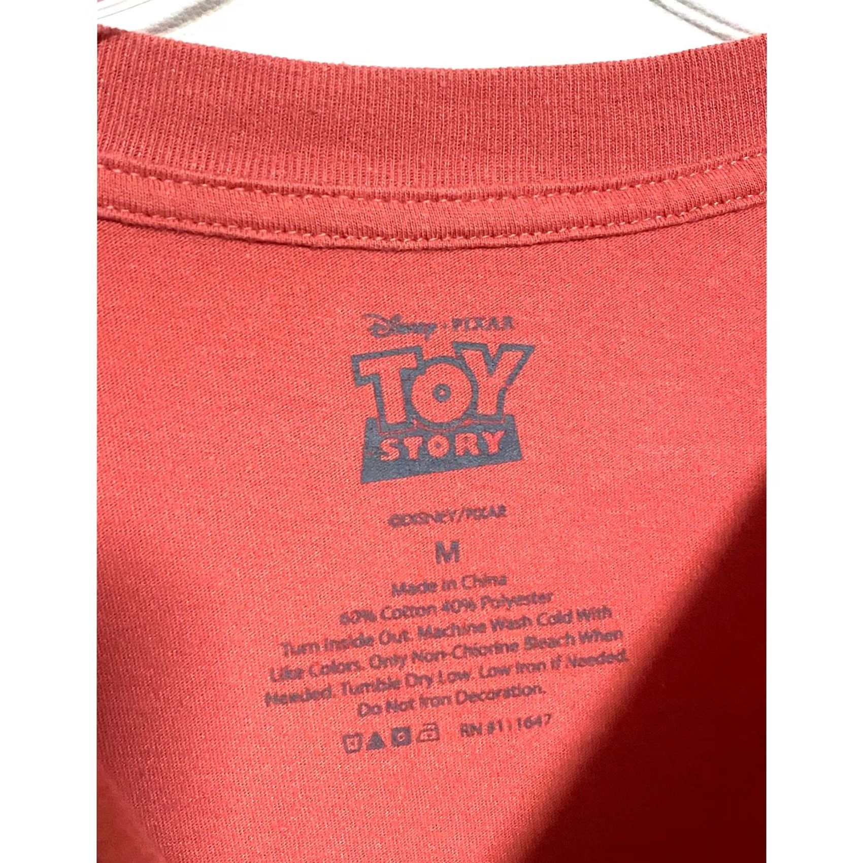 Disney VINTAGE Toy Story Pizza Planet Long Sleeve Shirt Mens M Disney 90s Y2K Aliens Buzz Lightyear Graphic Print Red Mens M Size US M / EU 48-50 / 2 - 5 Thumbnail