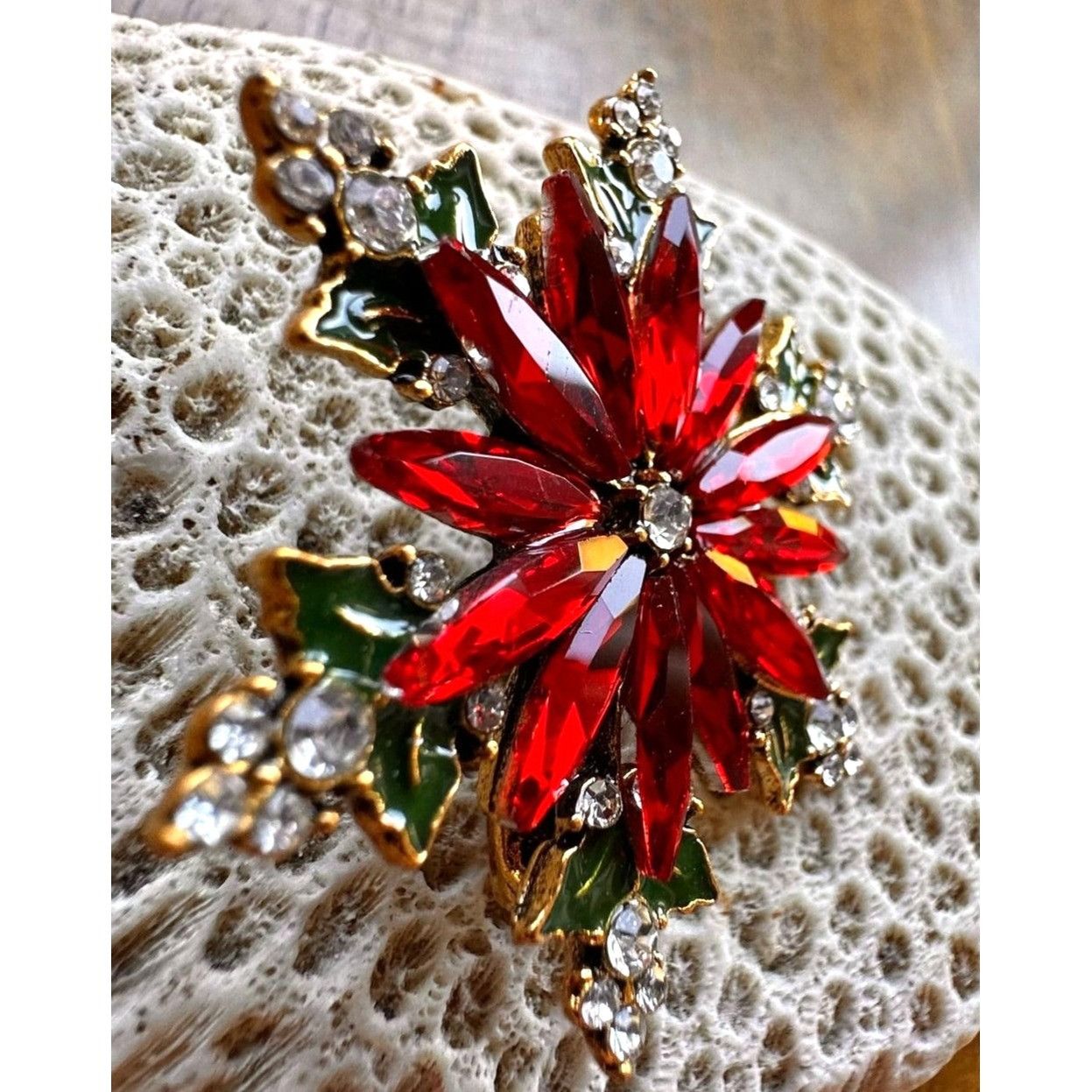 Handmade Poinsettia Brooch Pin New Christmas Flower December Birthsto Size ONE SIZE - 7 Thumbnail