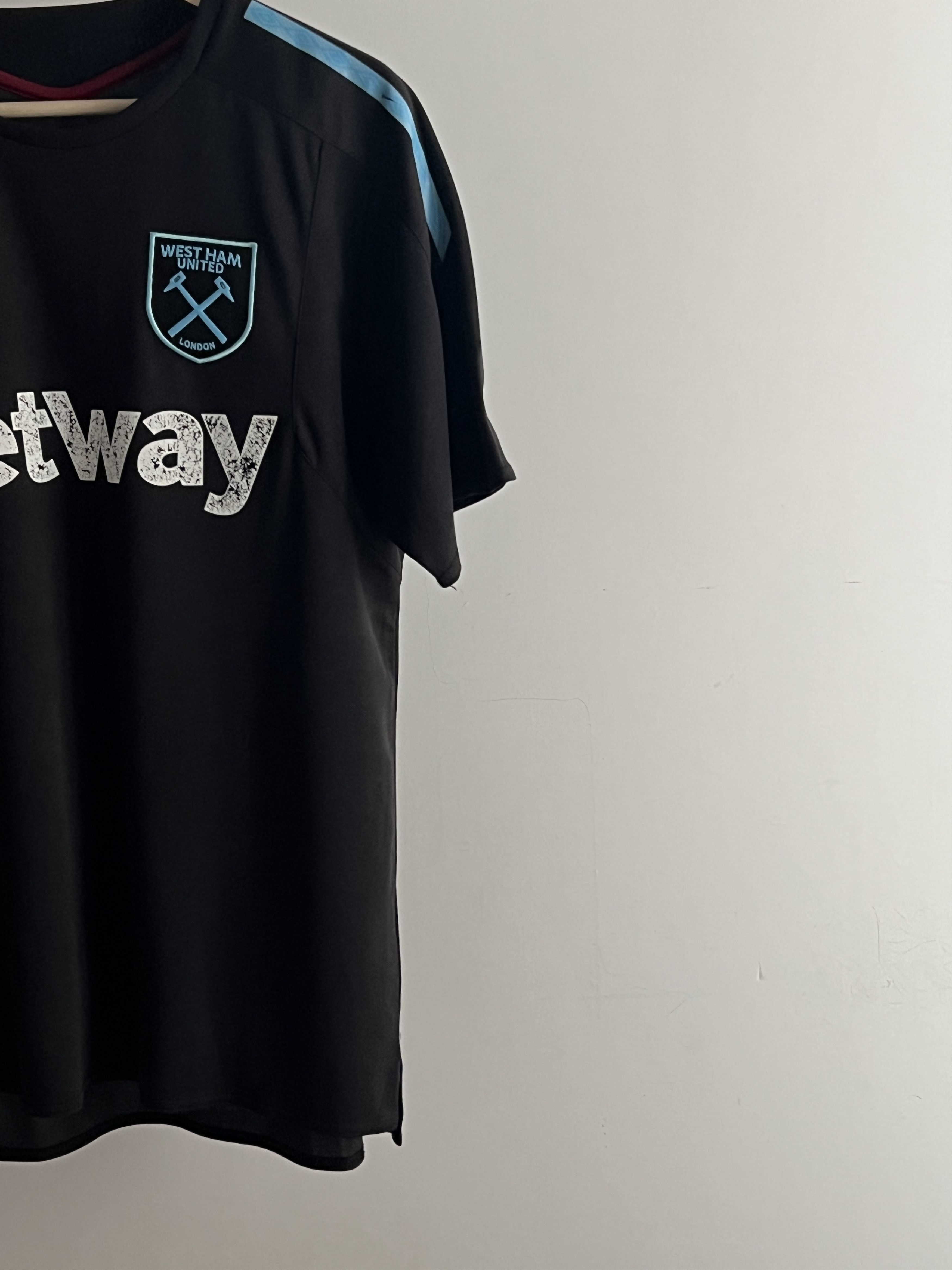 Umbro Soccer Jersey Chicharito 17 West Ham United Vintage Rare Size US M / EU 48-50 / 2 - 3 Thumbnail