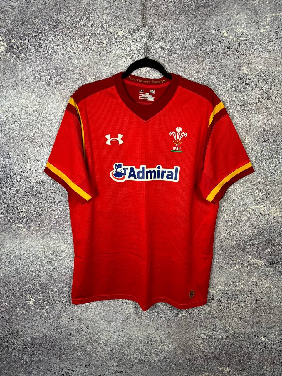Under Armour Men's Rugby Union Wales 2015/16 Home Shirt Jersey UA Size US L / EU 52-54 / 3 - 1 Thumbnail