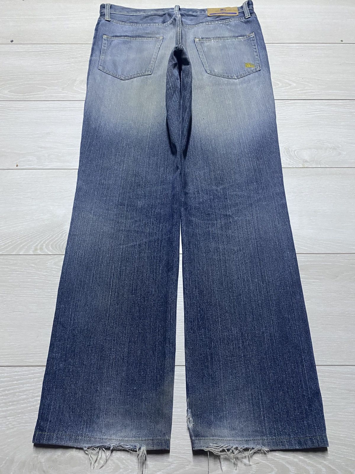 Burberry Vintage Burberry Blue Label Faded Wash Jeans Size US 32 / EU 48 - 2 Thumbnail