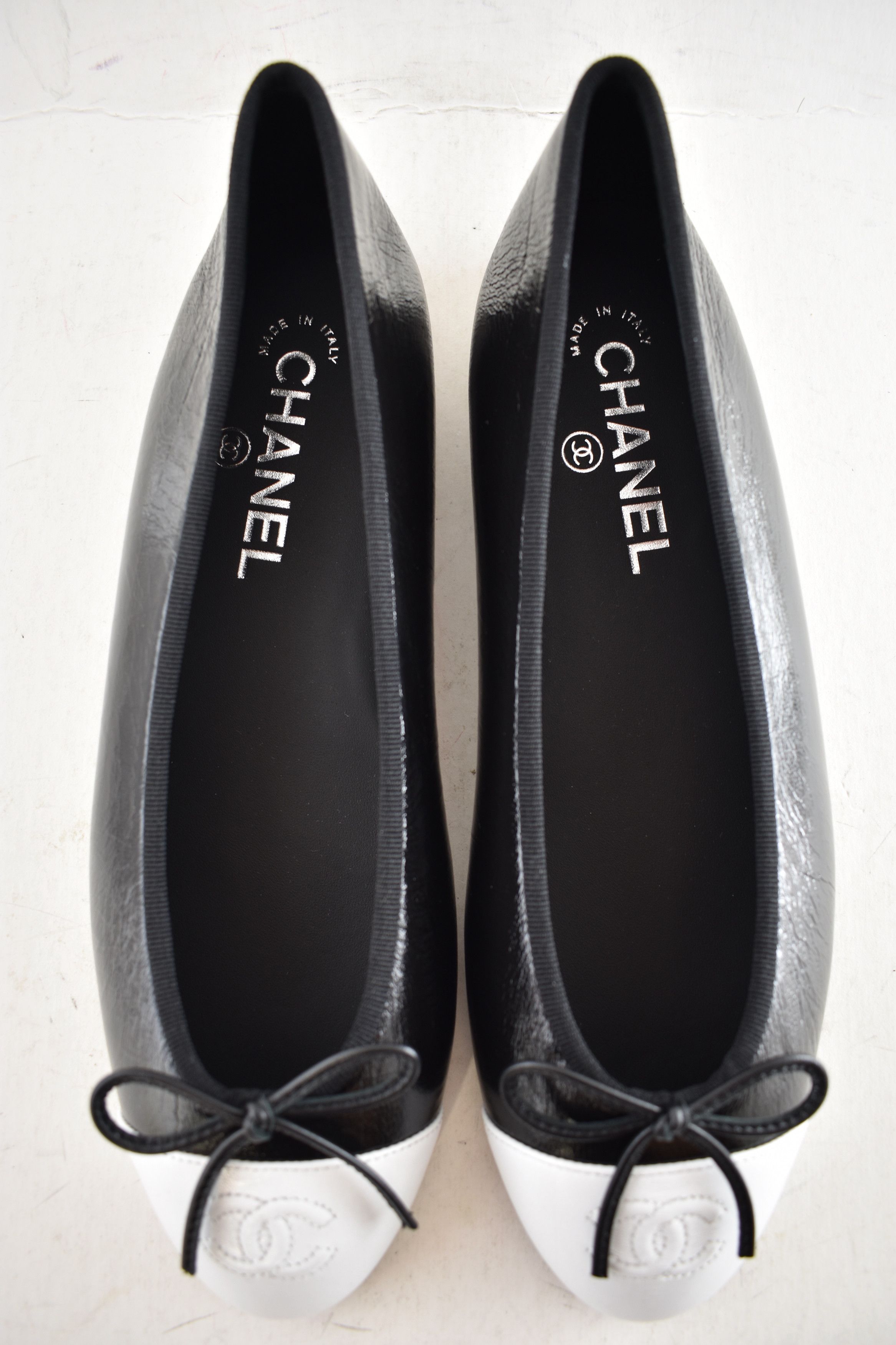 Chanel 26S White Crumpled Shiny Lambskin Ballet Ballerina Flat 35.5 Size US 5.5 / IT 35.5 - 17 Thumbnail
