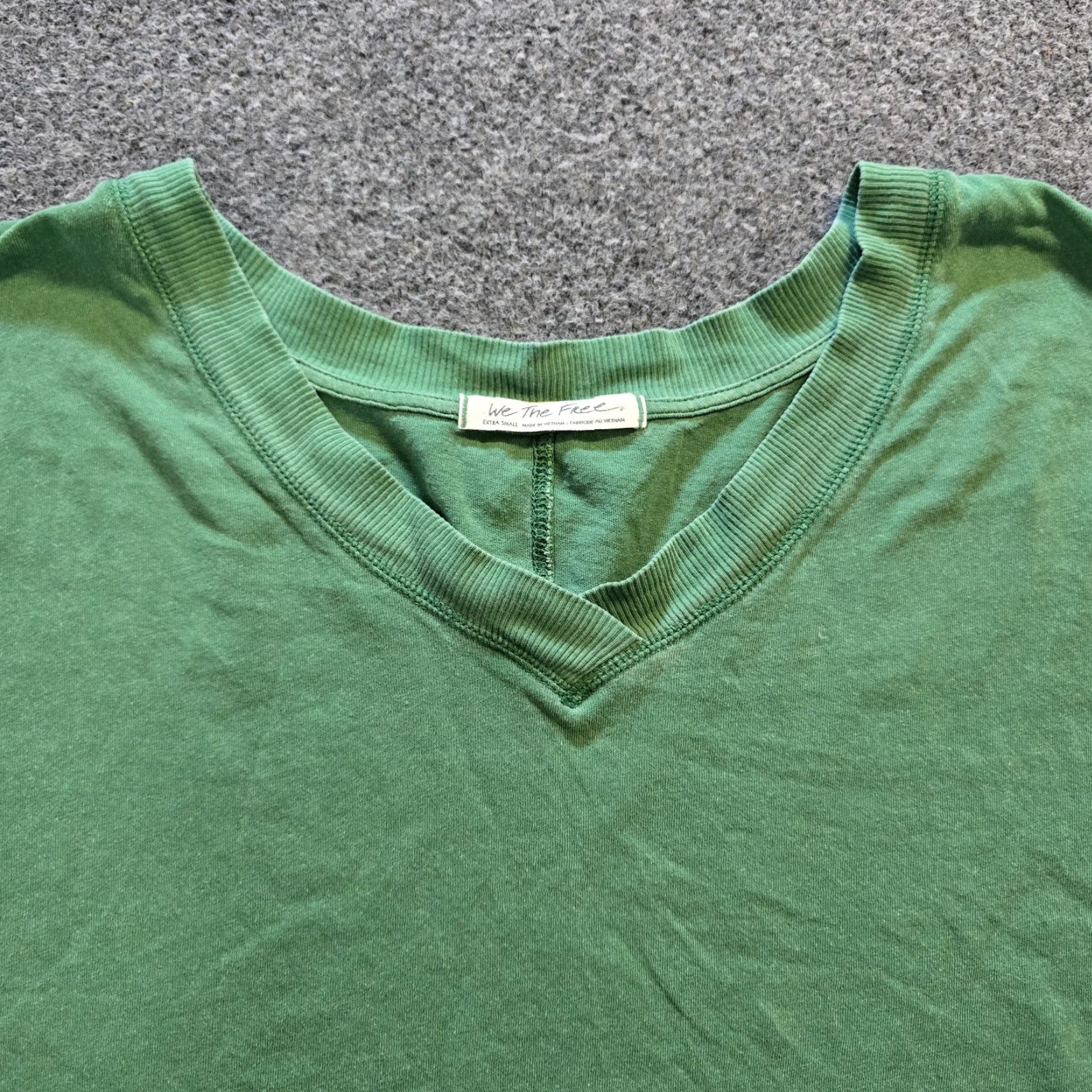 Free People Free People Top Womens XS Green Cropped Oversized Boxy Long Sleeve Basic Shirt Bodice Bohemian Crewneck Lightweight Stretch Volunteers? Size XS / US 0-2 / IT 36-38 - 2 Thumbnail