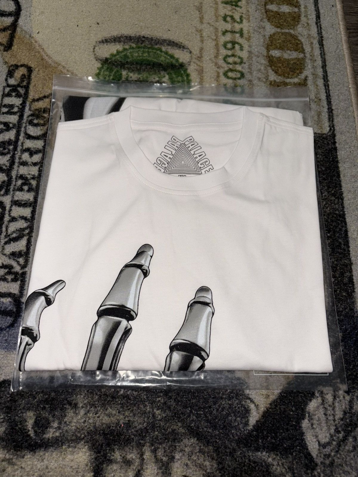 Palace Palace Mechanical Champion T-Shirt White Size US XL / EU 56 / 4 - 2 Thumbnail