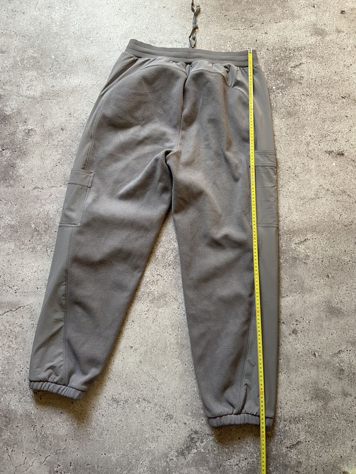 Alo Alo yoga cargo fleece nylon pants Size US 36 / EU 52 - 7 Thumbnail