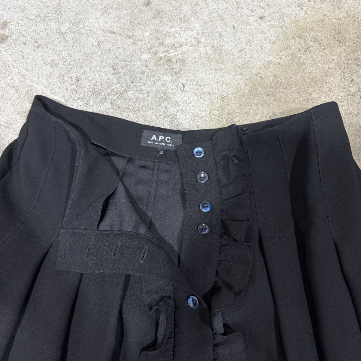 A.P.C. A.P.C. RUFFLE EMBELLISHMENT MINI SKIRT Size 28" / US 6 / IT 42 - 2 Thumbnail
