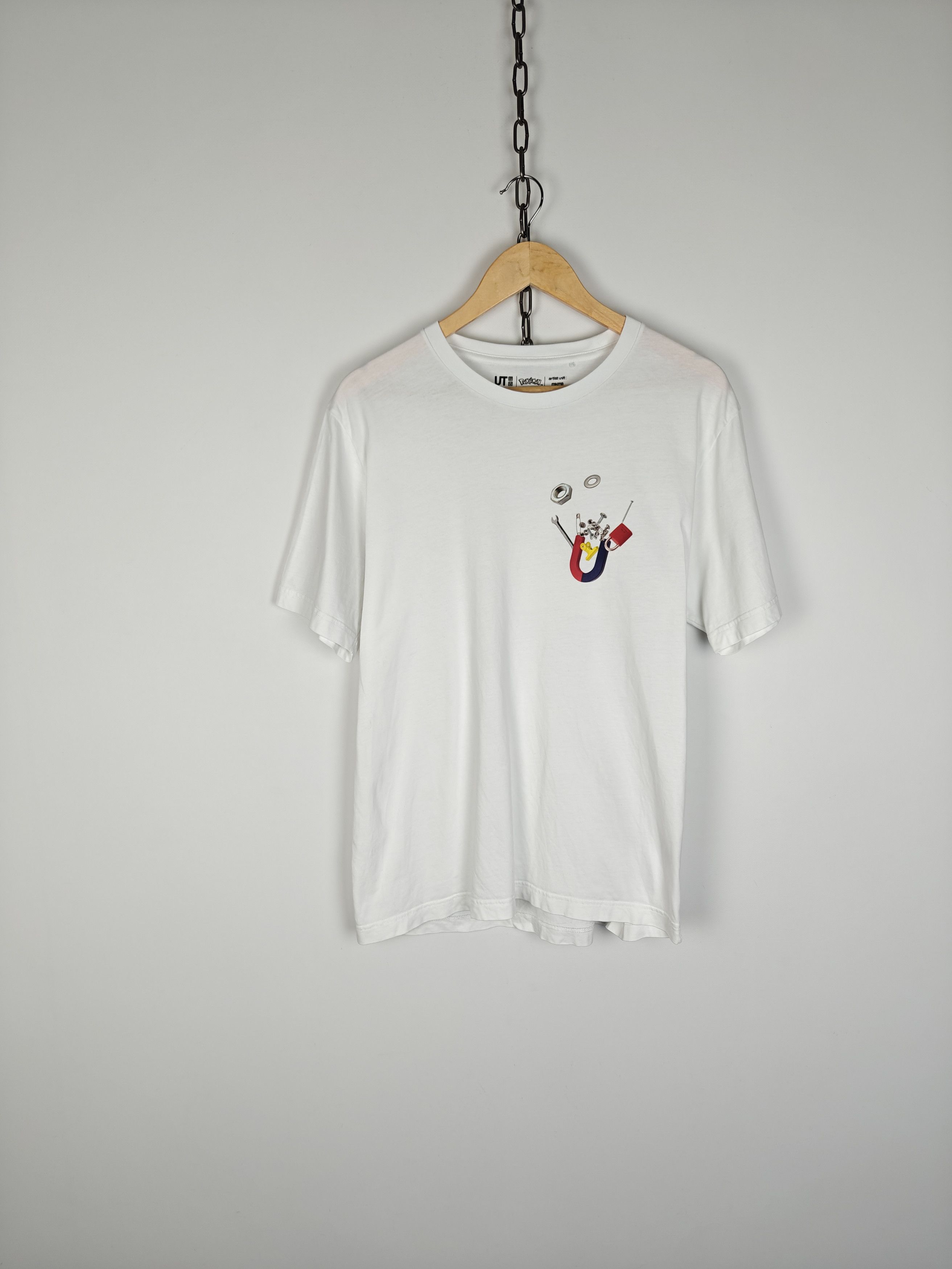 Pokemon × Uniqlo Uniqlo x Pokemon Tee Magma Artist T-Shirt White size M Size US M / EU 48-50 / 2 - 2 Thumbnail