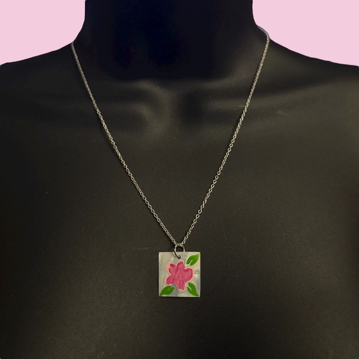 Other Silver tone painted shell pendant necklace Size ONE SIZE - 1 Thumbnail