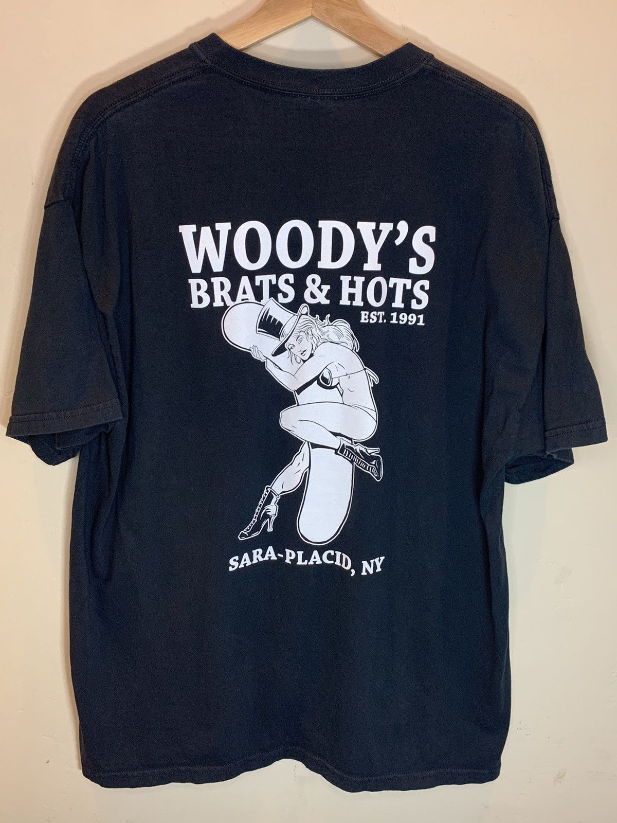 Vintage *RARE* Vintage Woody’s Brats & Hots Pinup Glizzy NY T-Shirt Size US XL / EU 56 / 4 - 1 Thumbnail