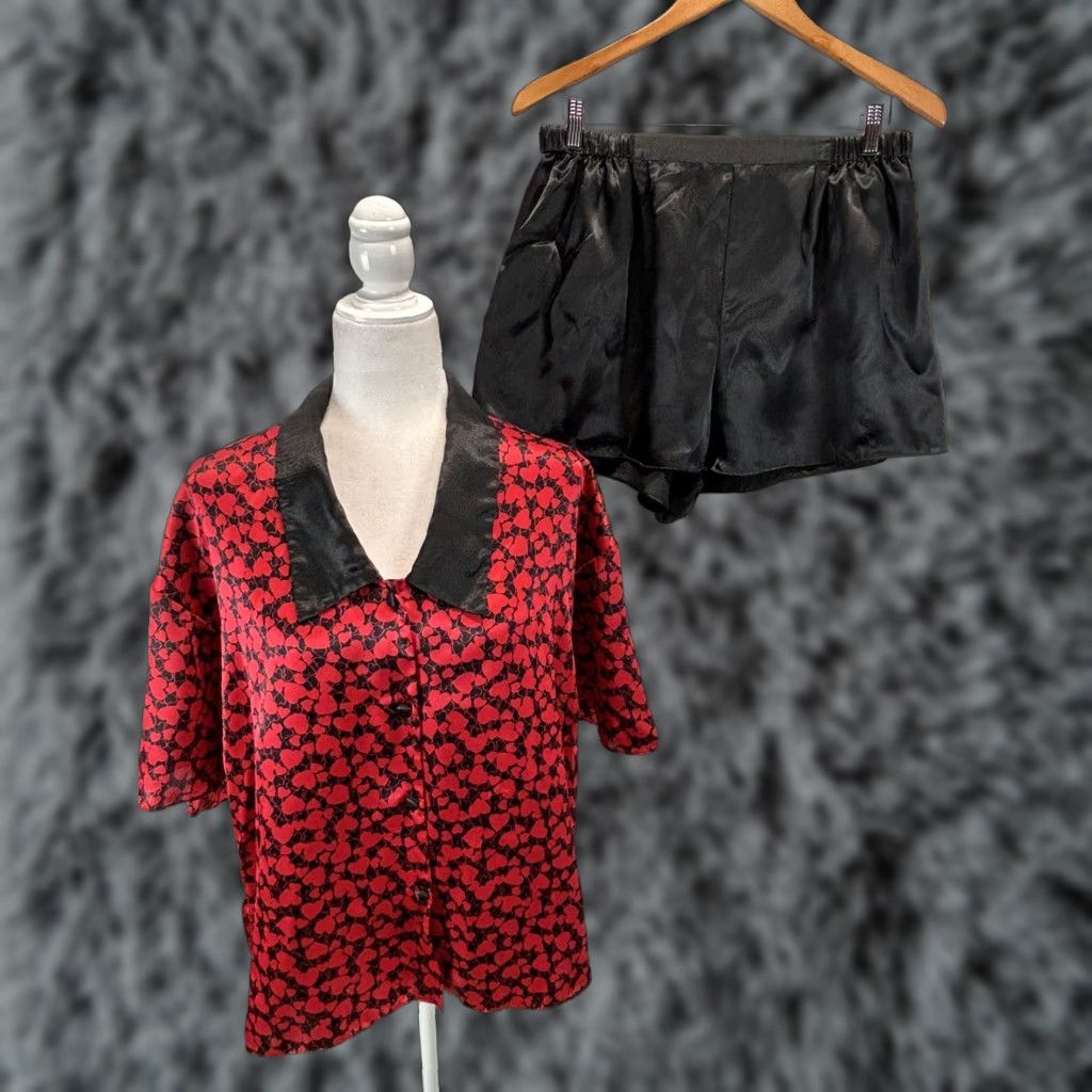 Victoria's Secret VINTAGE Victoria’s Secret Pajamas Sz Large Red, Black Hearts Satin V-Day Gold Womens Size L / US 10 / IT 46 - 1 Thumbnail