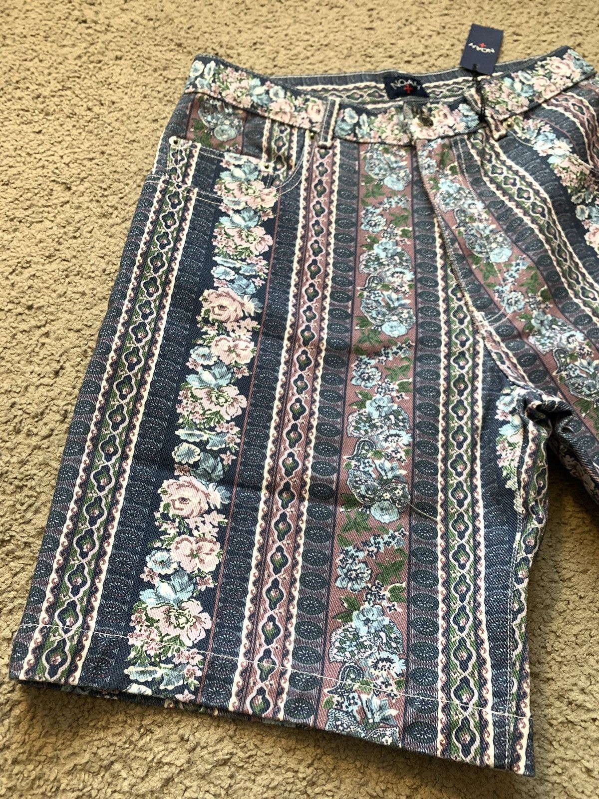 Noah NOAH 90’s STYLE DENIM STRIPED FLORAL SHORTS Size US 30 / EU 46 - 5 Thumbnail