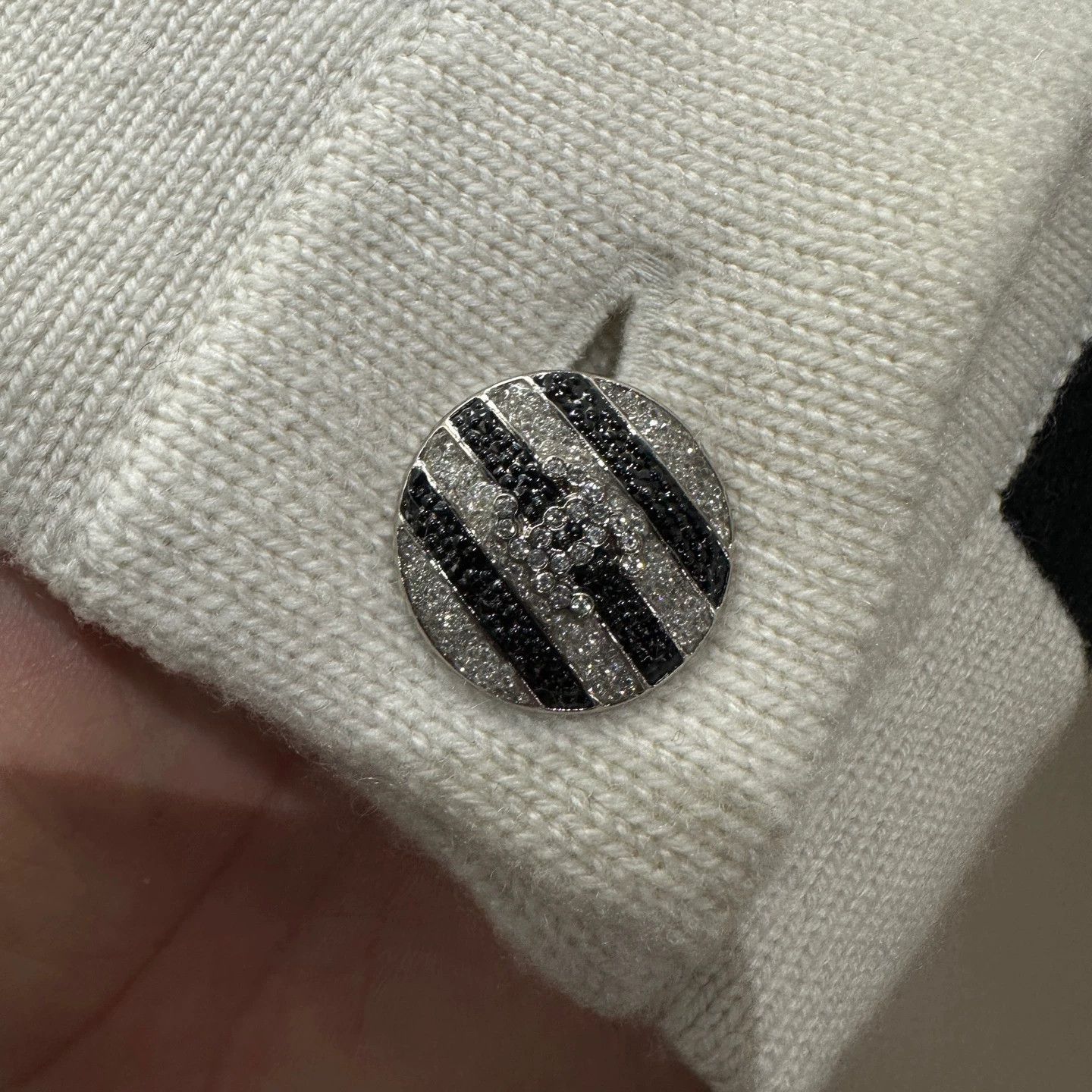 Chanel Chanel 24C Single-Breasted V-Neck Cashmere Cardigan 40 Size M / US 6-8 / IT 42-44 - 6 Thumbnail