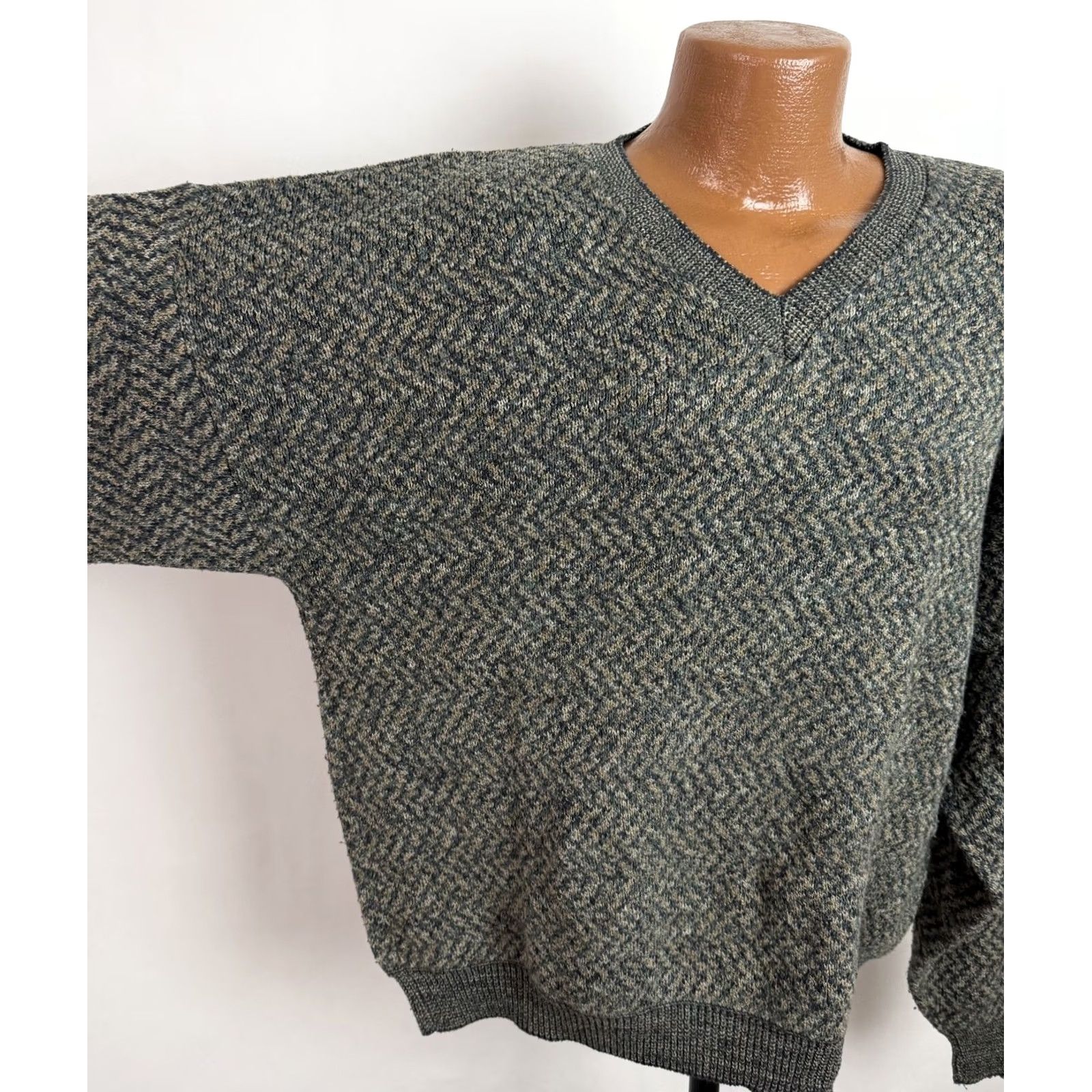 Olive VINTAGE TSR USA Mens XL Chevron Stripe V-Neck Pullover Sweater Size US XL / EU 56 / 4 - 4 Thumbnail