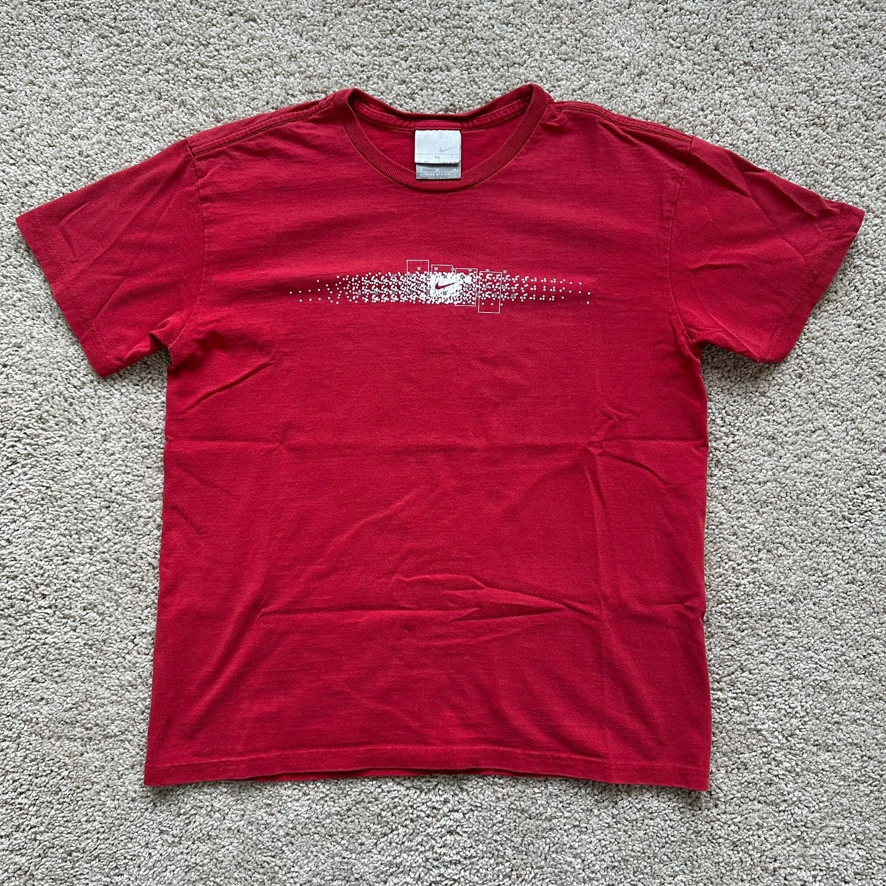 Nike Vintage Y2K Nike Center Swoosh Logo T-Shirt Red Athletic Wor Size US M / EU 48-50 / 2 - 3 Thumbnail