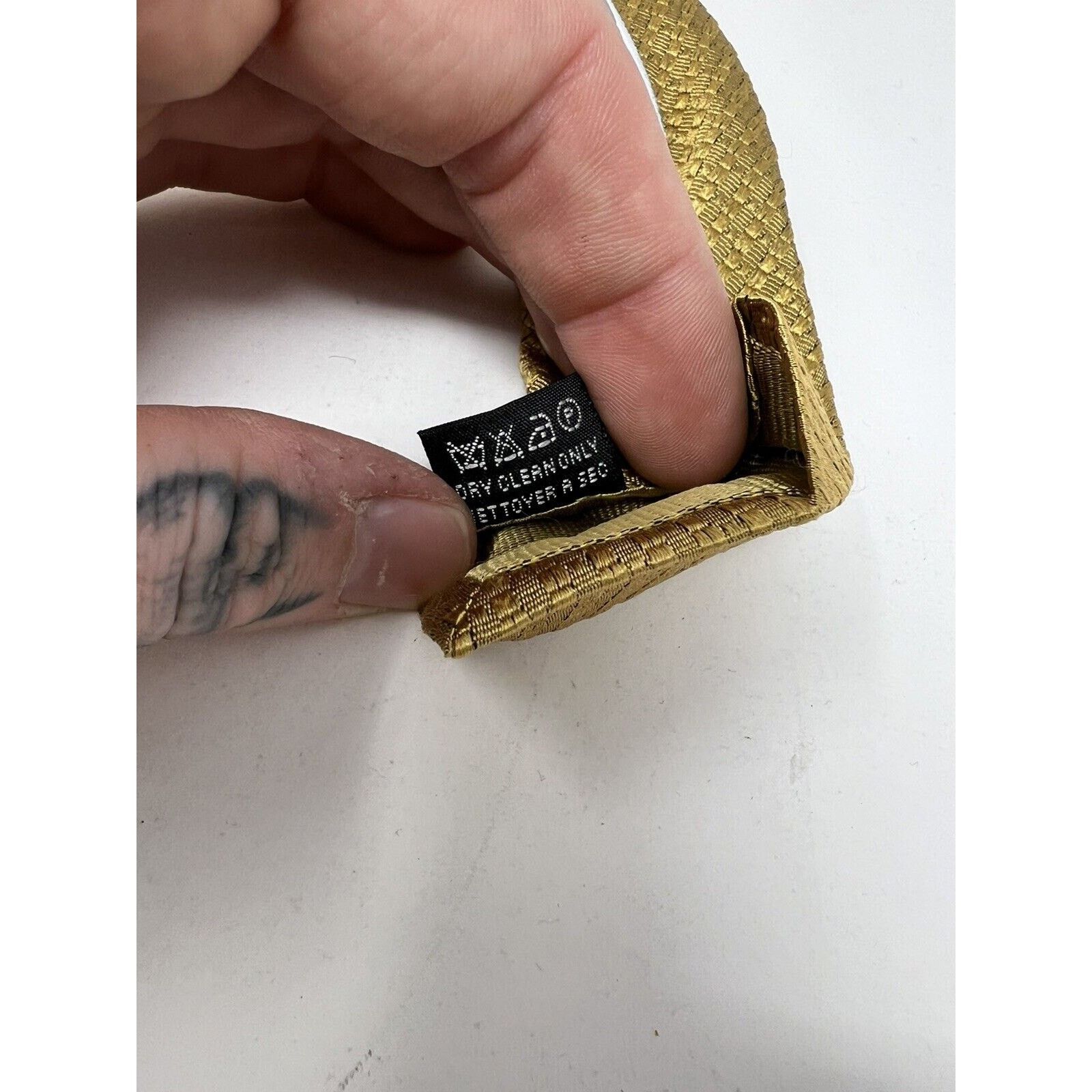 Vintage Dolce and Gabbana Cravatte Tie Gold Silk Blend Logo Italy Size ONE SIZE - 4 Thumbnail