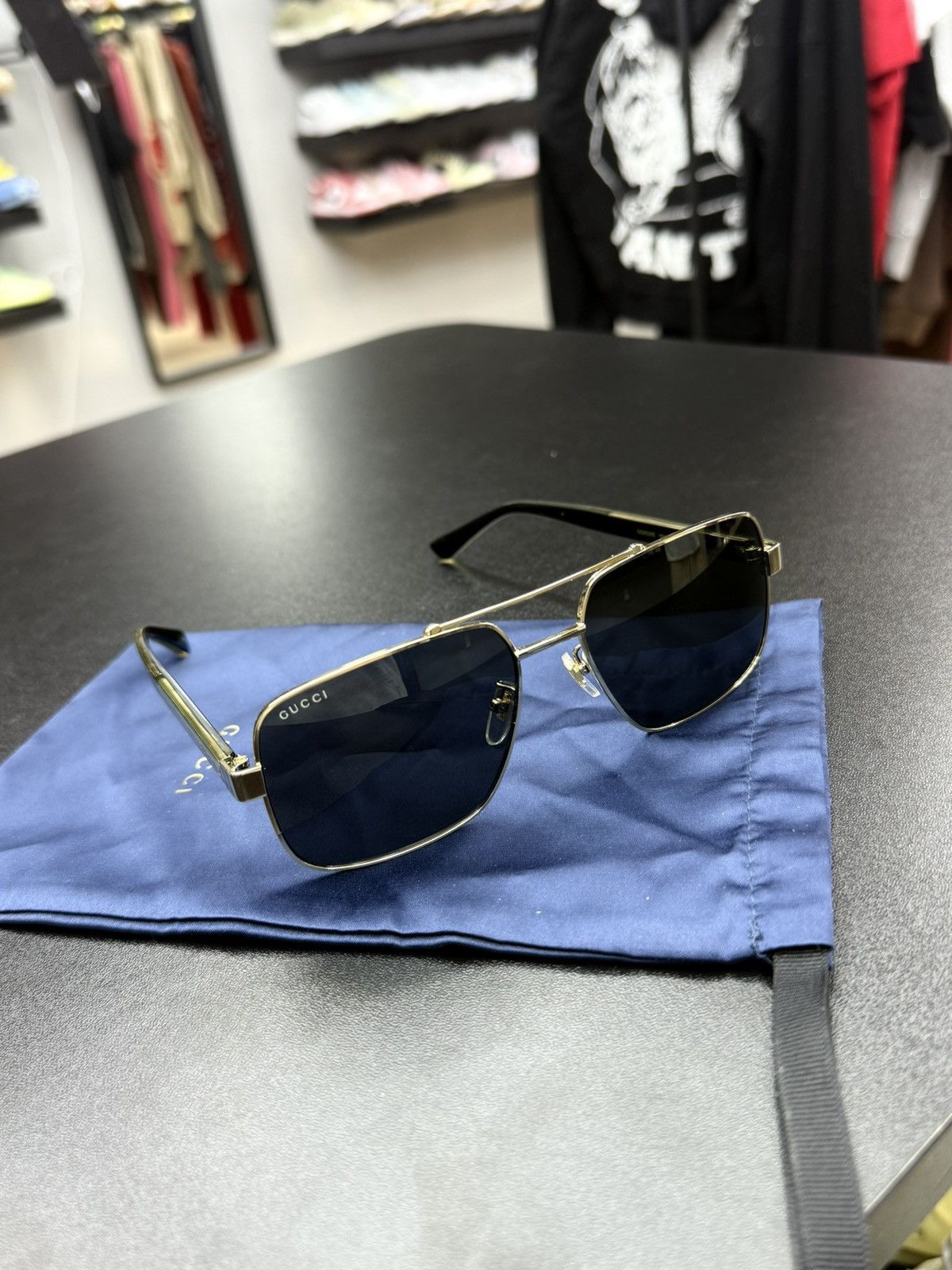Gucci AUTHENTIC Men’s Gucci Gold Rim Sunglasses Size ONE SIZE - 13 Thumbnail