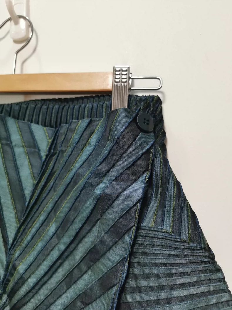 Issey Miyake Issey Miyake size:2 A dark green mainline skirt Size 24" / US 00 / IT 34 - 3 Thumbnail