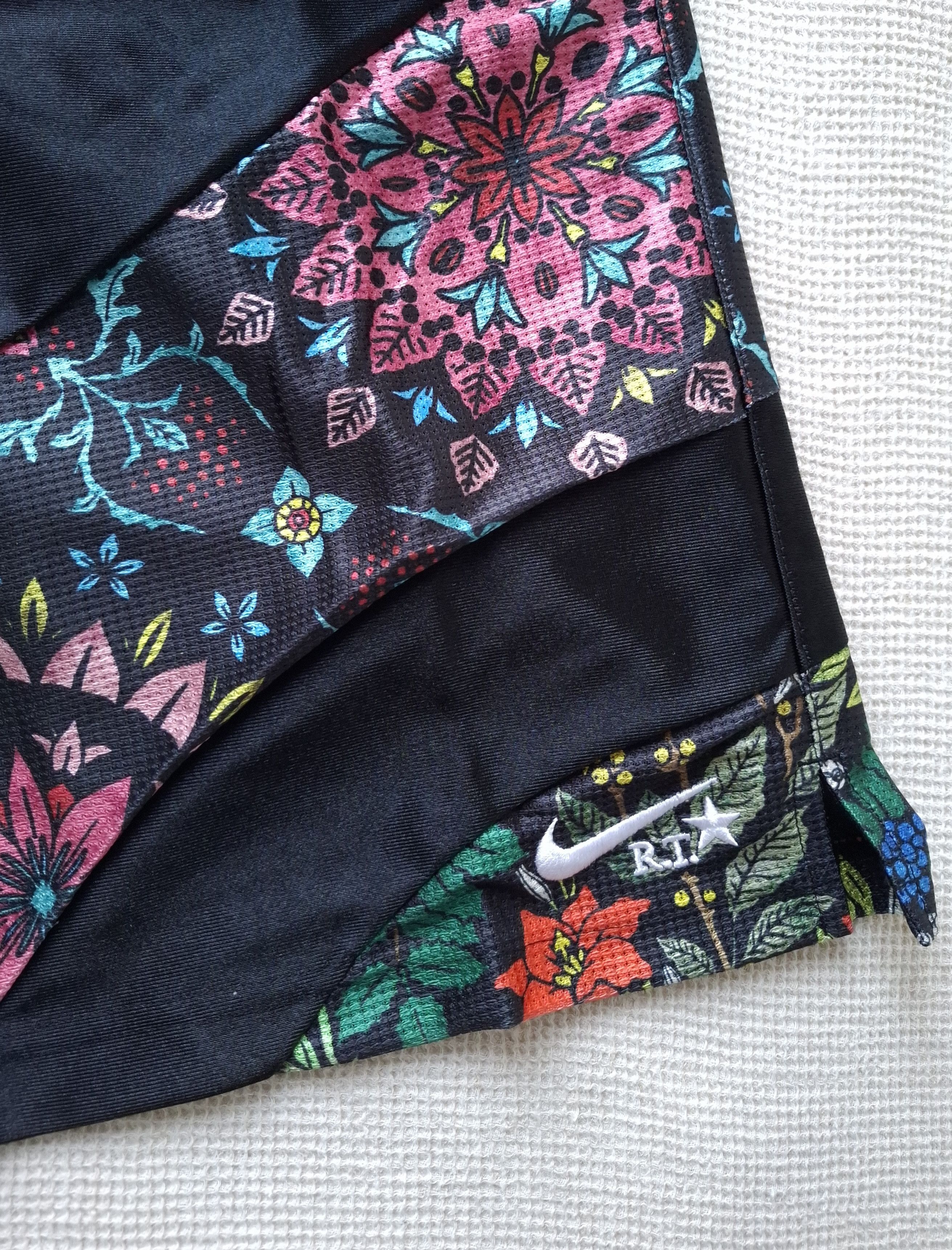 Nike × Riccardo Tisci Nikelab x Riccardo Tisci Kaleidoscope Print Shorts S Size US 30 / EU 46 - 3 Thumbnail