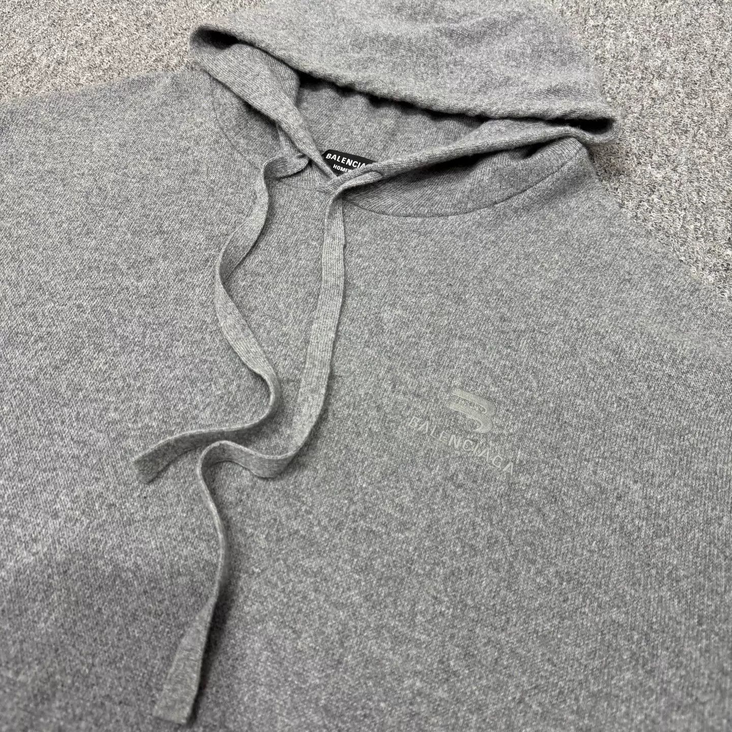 Balenciaga Balenciaga gray embroidered logo knit hoodie size 4 99 new Size US XL / EU 56 / 4 - 3 Thumbnail