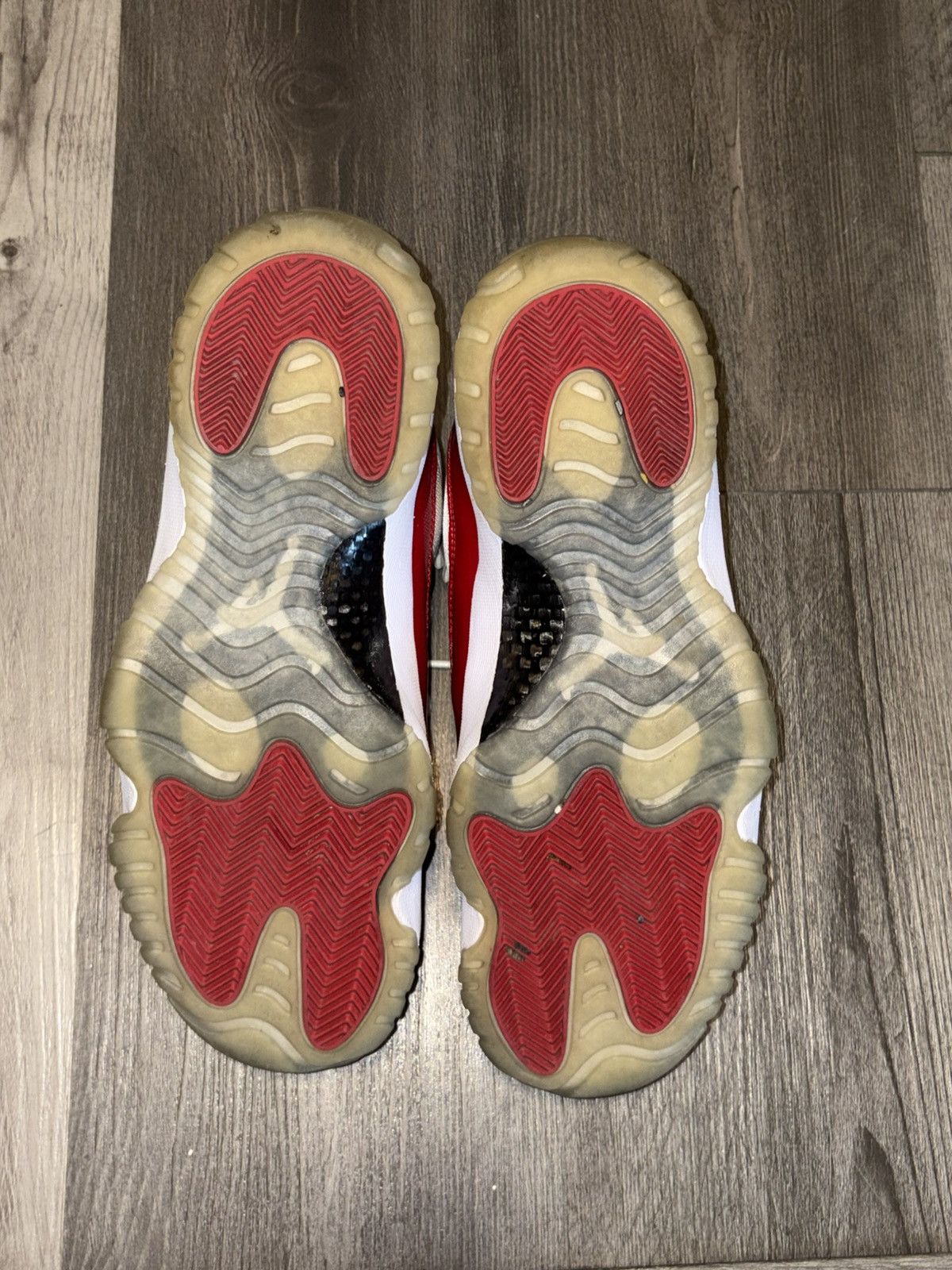 Jordan Brand Cherry Low-top 11s Size US 9.5 / EU 42-43 - 5 Thumbnail