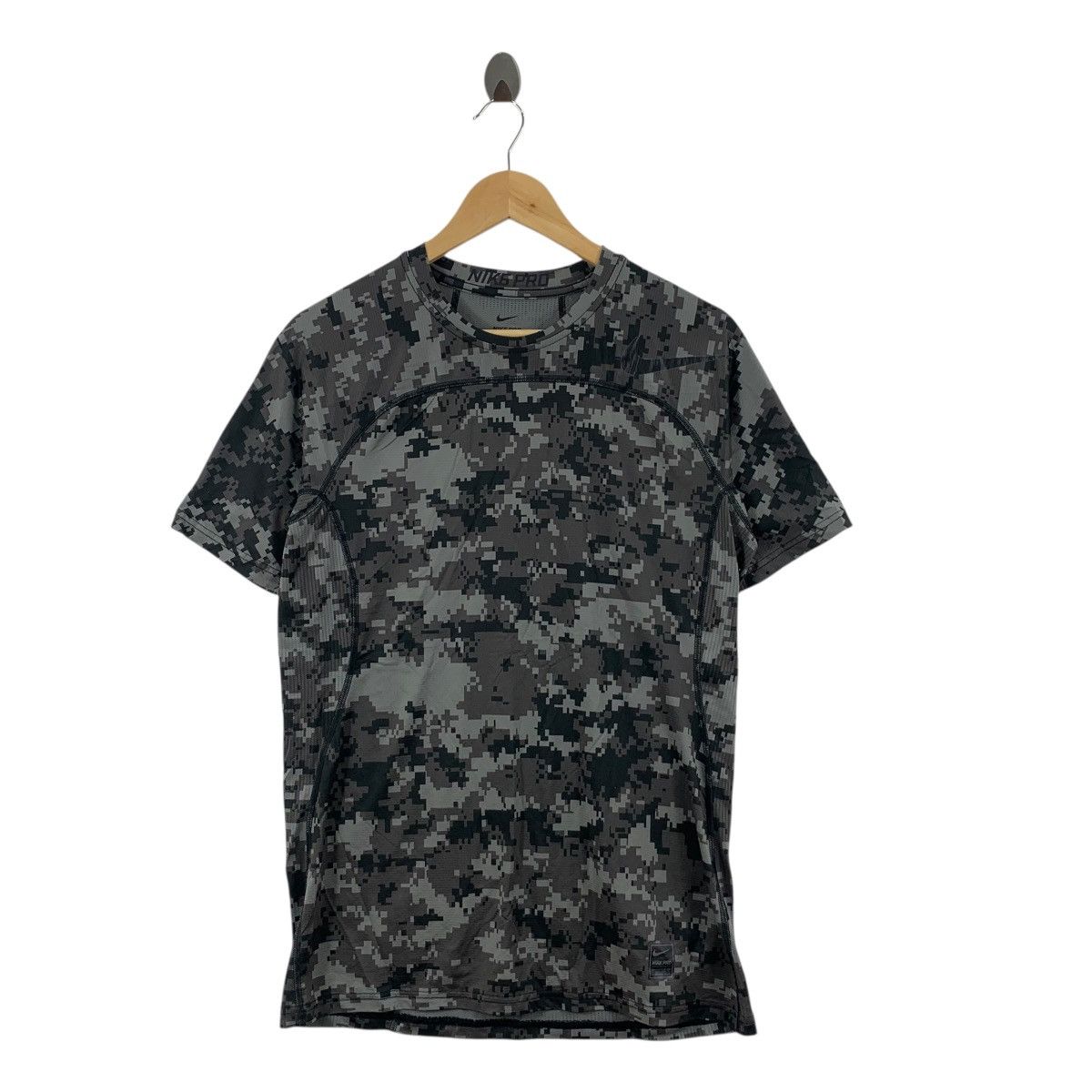 Nike NIKE PRO HYPERCOOL Collection Digital Camo Tee Shirt Top Size US L / EU 52-54 / 3 - 3 Thumbnail