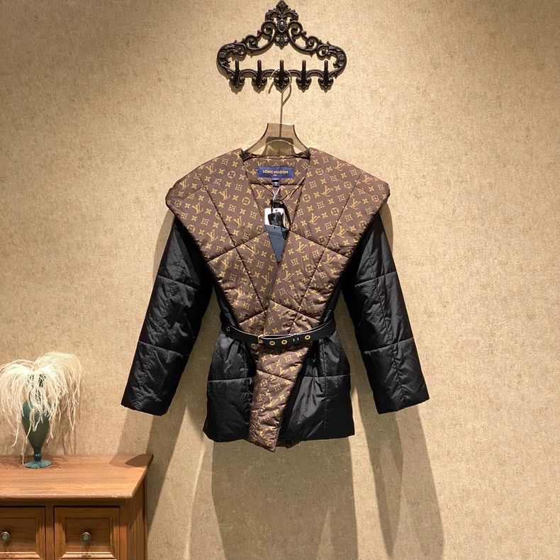 Louis Vuitton Louis Vuitton Black inside full print bathrobe belt down j Size XXS / US 00 / IT 34 - 1 Thumbnail