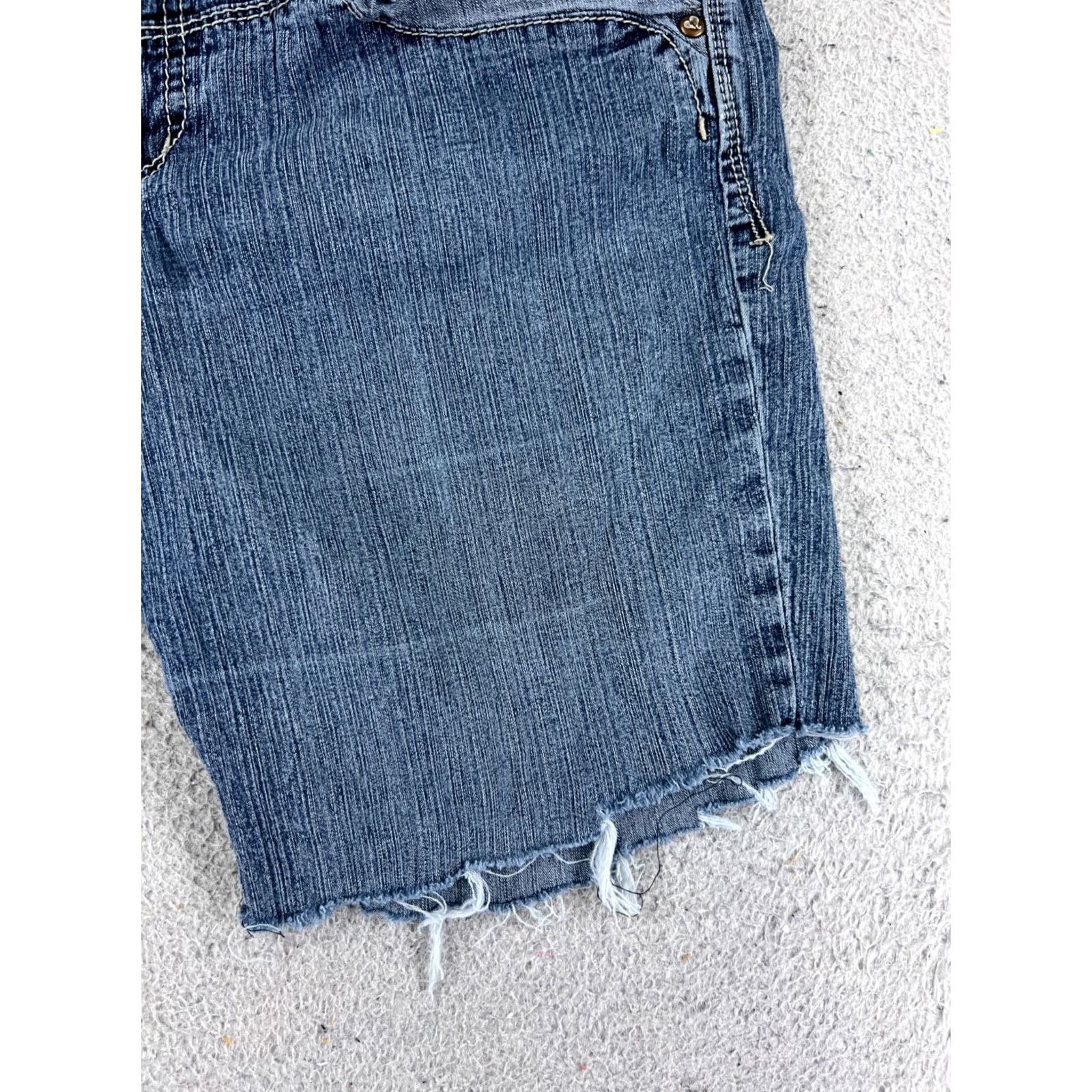 Vintage Rewind Shorts Womens Blue Denim 33x8 Medium Wash Ramie Blend 13 Inch 5-Pocket Size 34" / US 12 / IT 48 - 2 Thumbnail
