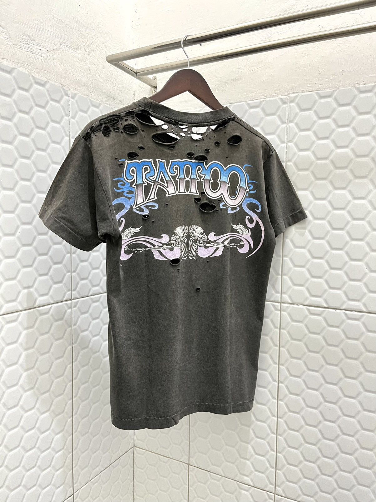 Vintage Vintage 90's Thrashed Sun Faded Skull Tatto Tee Size US M / EU 48-50 / 2 - 9 Thumbnail