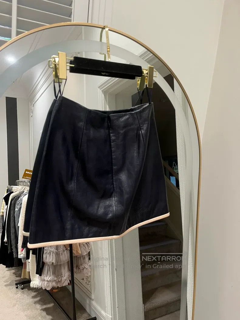 Chanel Chanel Leather skirt Size 42" / US 20 - 2 Thumbnail
