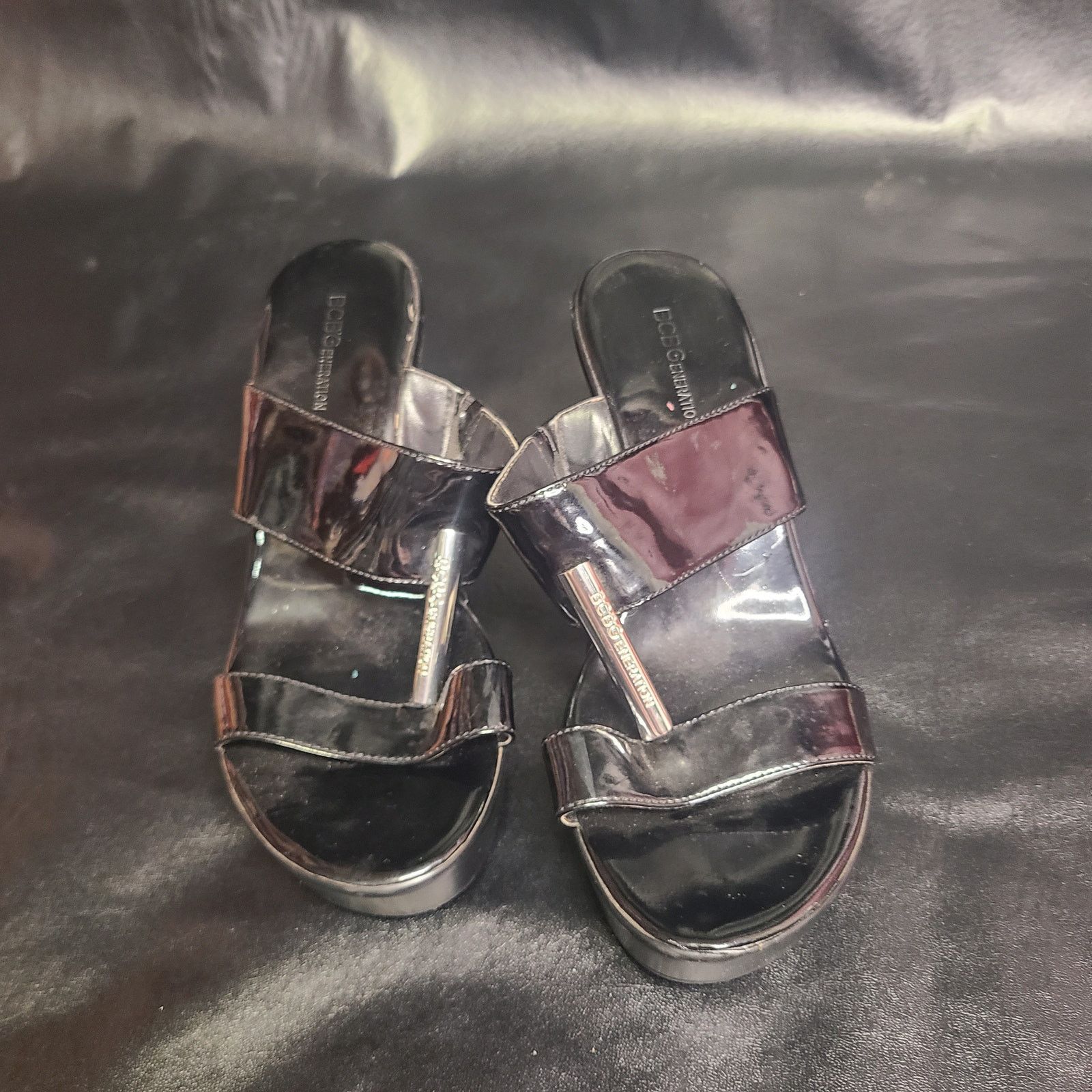 BCBGeneration BCBG black patent leather wedge slides size 9 Size US 9 / IT 39 - 2 Thumbnail