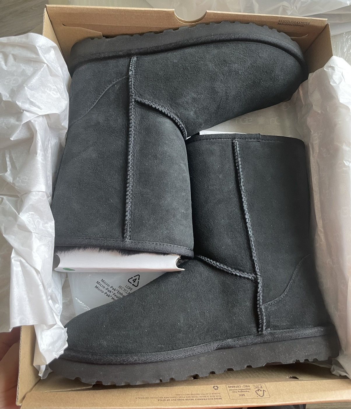 Ugg UGG Women’s Classic Short II Size US 9 / IT 39 - 1 Thumbnail