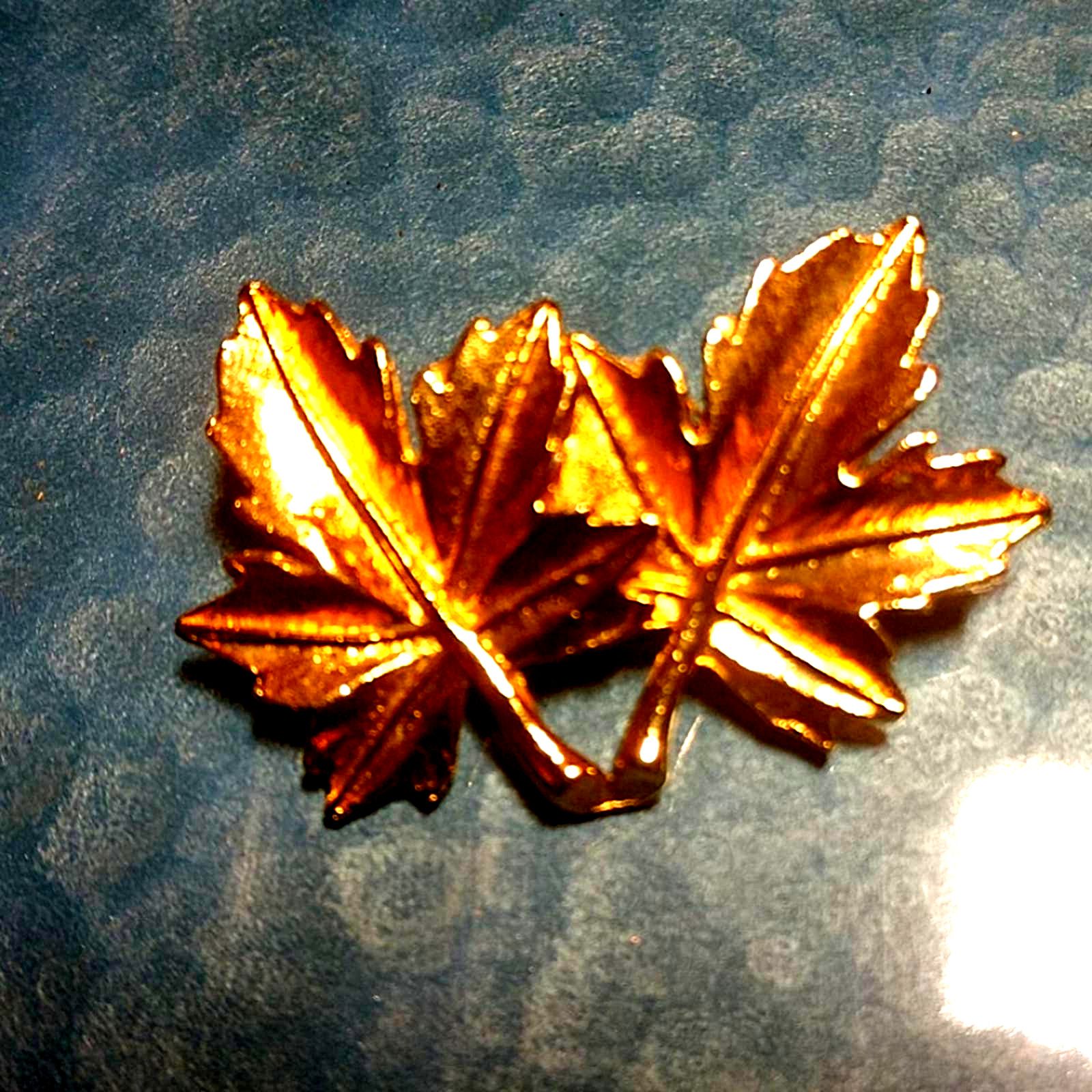 Vintage Beautiful Golden Vintage Leaves Brooch Size ONE SIZE - 1 Preview