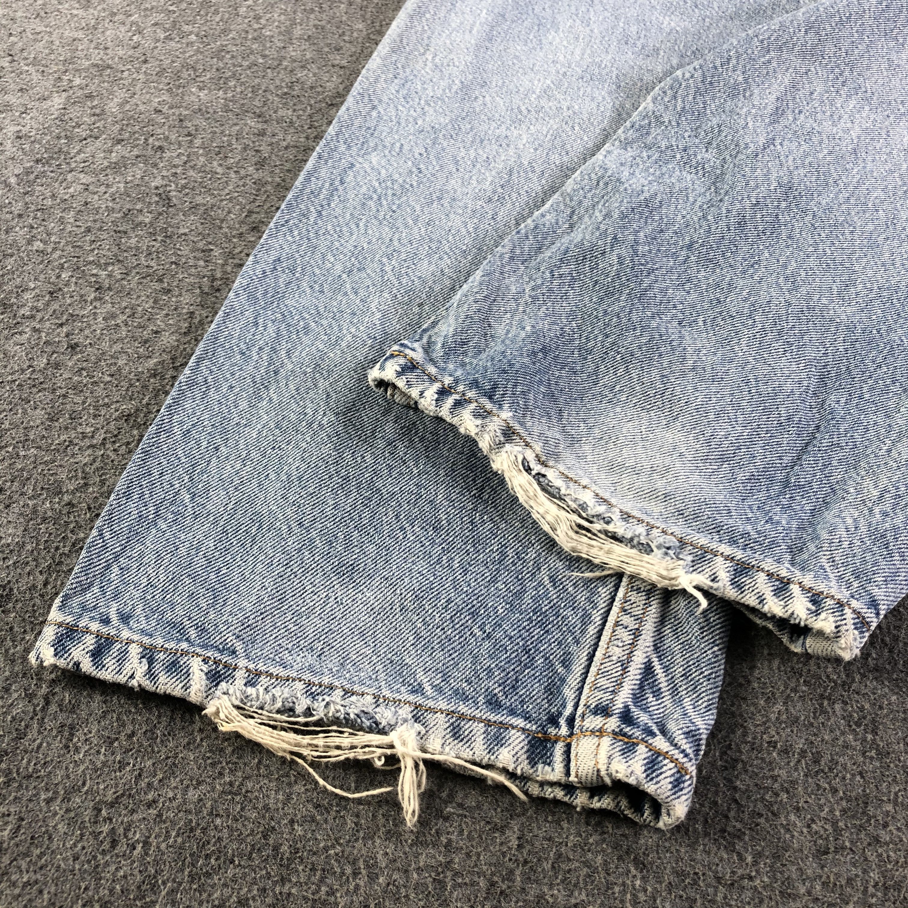 Levi's Vintage 90s Light Wash Levis 505 Jeans-J3013 Size US 35 - 6 Thumbnail