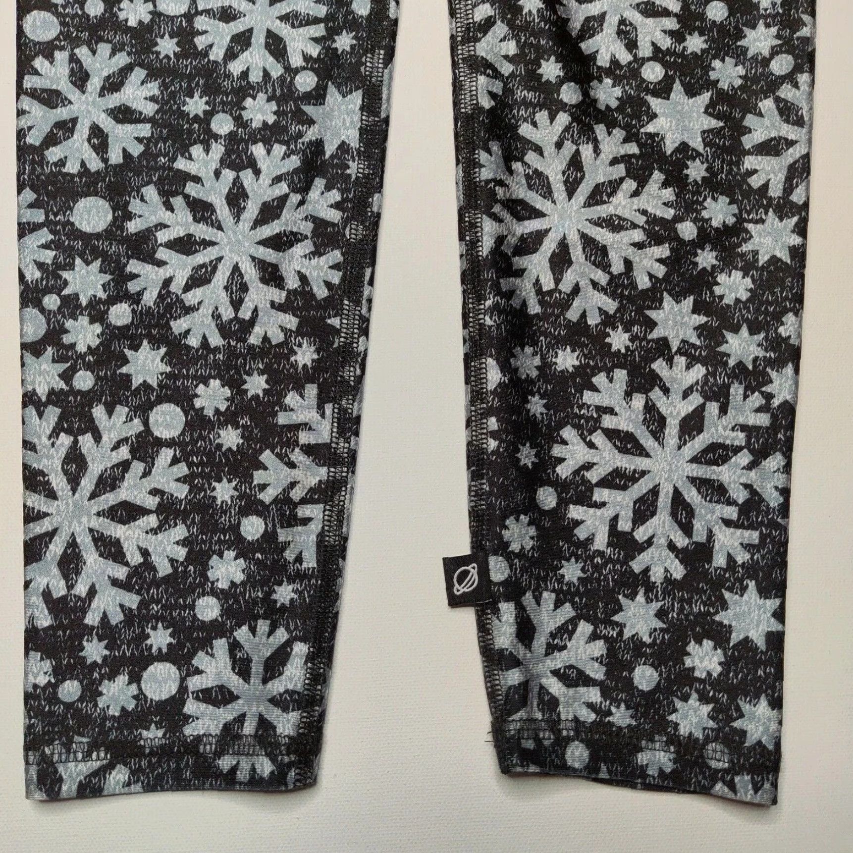 Terez TEREZ Snowflake Print Made In USA Tall Band Stretch Leggings Women Medium EUC Size 32" / US 10 / IT 46 - 4 Thumbnail