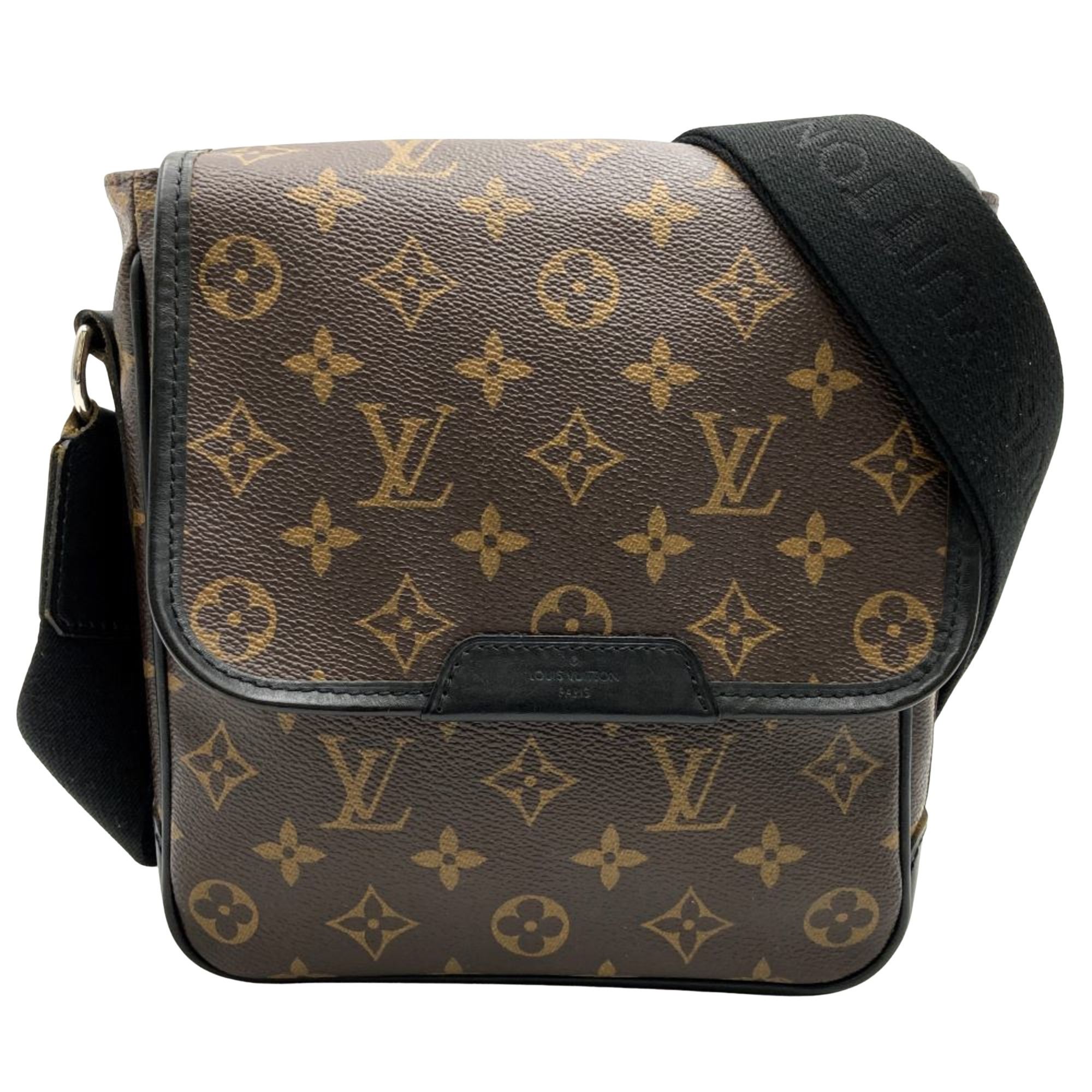 Louis Vuitton Louis Vuitton Bass clutch Size ONE SIZE - 1 Thumbnail