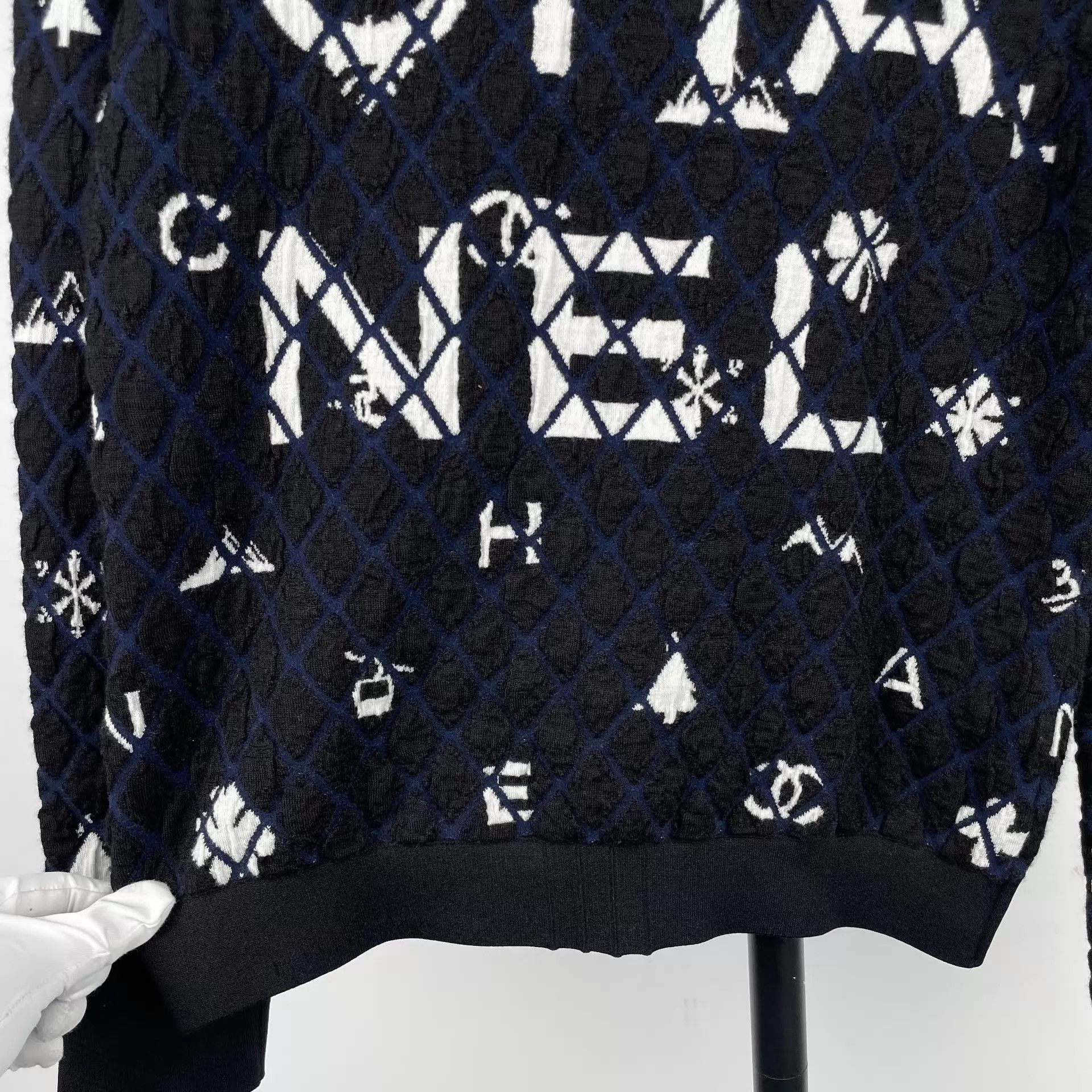 Chanel Chanel Womens Black White Logo Sweaters 34 Size XS / US 0-2 / IT 36-38 - 4 Thumbnail